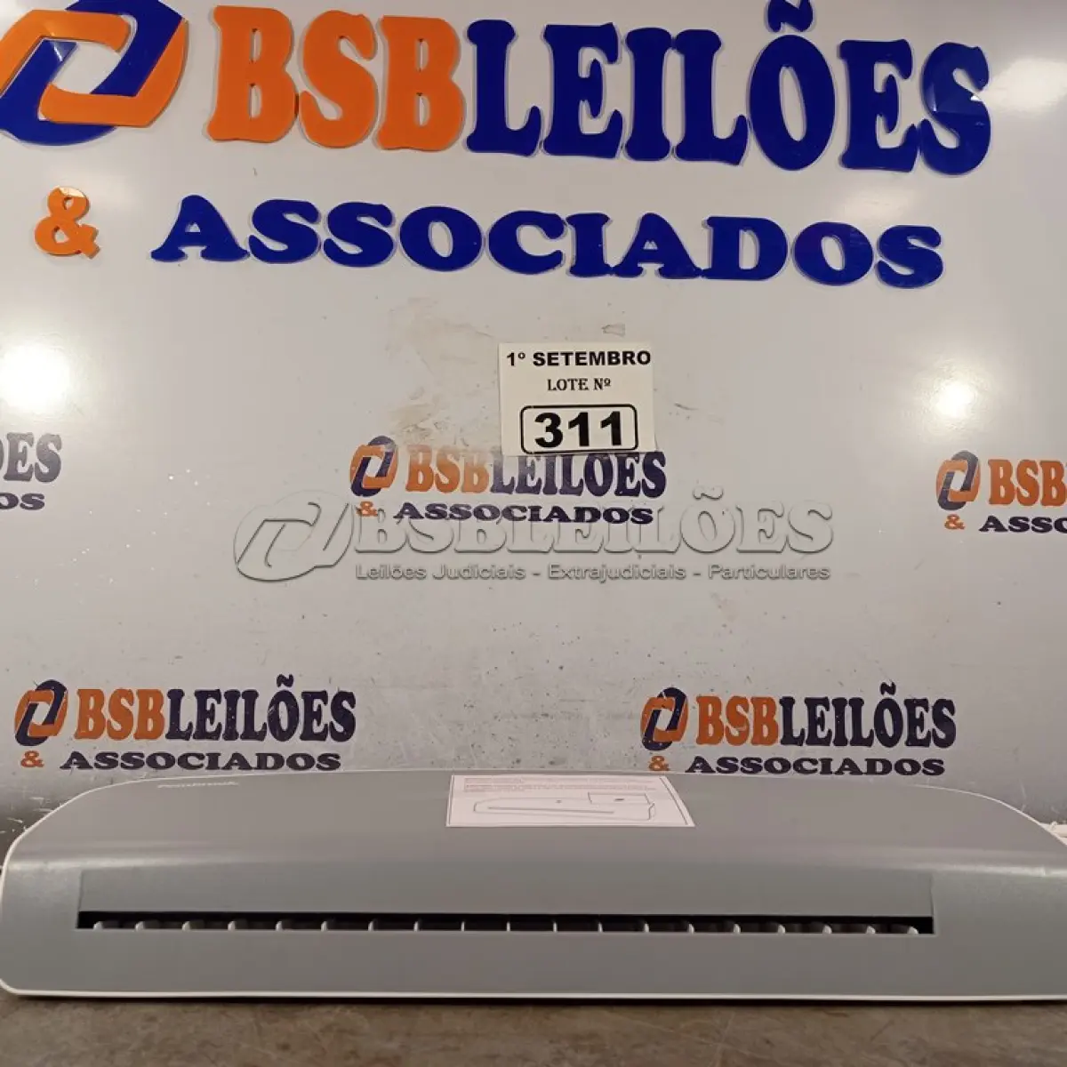 LOTE 311 - 01 IMPRESSORA PEMBROOK THERMAL LAMINATOR. (NO ESTADO) ATENÇÃO! FAZER A VISITAÇÃO ANTES DE ARREMATAR, NÃO SABEMOS SE FUNCIONA. LEILÃO NÃO TEM GARANTIA E NEM DEVOLUÇÃO, SUJEITO A POSSÍVEIS AVARIAS VISÍVEIS/OCULTAS E/OU AUSÊNCIA DE COMPONENTES.
