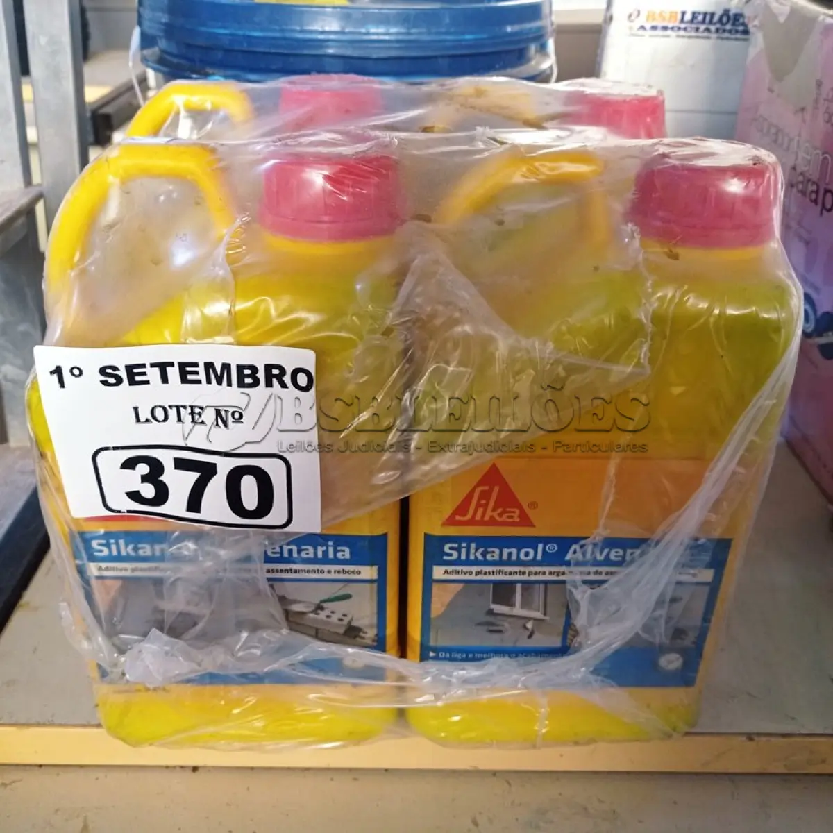 LOTE 370 - 04 GALÕES DE SIKANOL ALVENARIA 3,6L, ADITIVO PLASTIFICANTE PARA ARGAMASSA DE ASSENTAMENTO E REBOCO. (NO ESTADO) ATENÇÃO! FAZER A VISITAÇÃO ANTES DE ARREMATAR, NÃO SABEMOS SE FUNCIONA. LEILÃO NÃO TEM GARANTIA E NEM DEVOLUÇÃO, SUJEITO A POSSÍVEIS AVARIAS VISÍVEIS/OCULTAS E/OU AUSÊNCIA DE COMPONENTES.