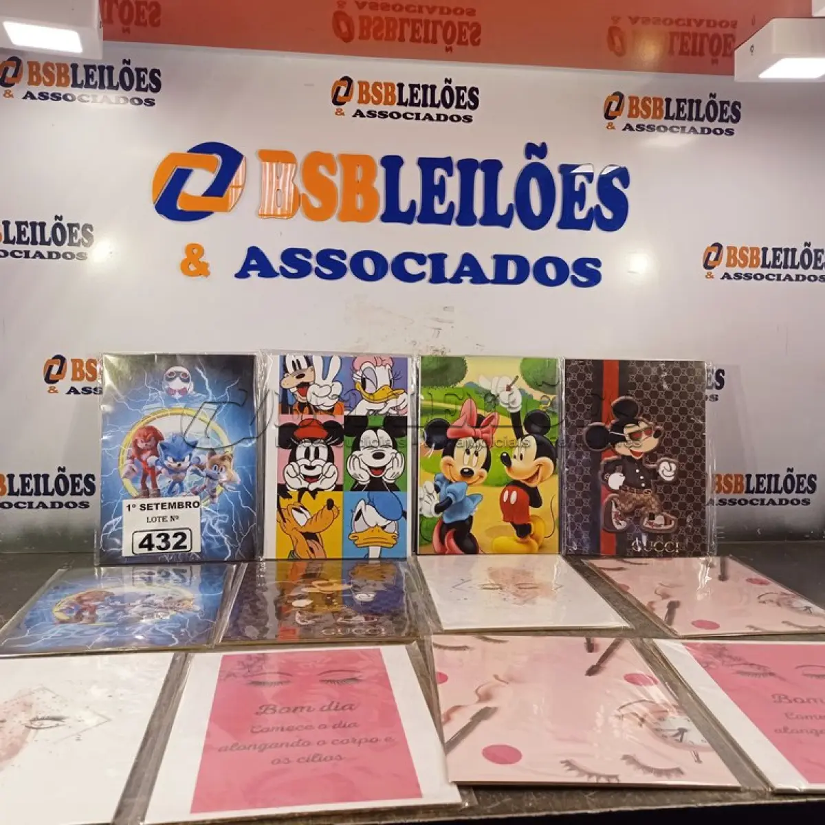 LOTE 432 - 12 QUADROS DECORATIVOS DIVERSOS. (NO ESTADO) ATENÇÃO! FAZER A VISITAÇÃO ANTES DE ARREMATAR, NÃO SABEMOS SE FUNCIONA. LEILÃO NÃO TEM GARANTIA E NEM DEVOLUÇÃO, SUJEITO A POSSÍVEIS AVARIAS VISÍVEIS/OCULTAS E/OU AUSÊNCIA DE COMPONENTES.