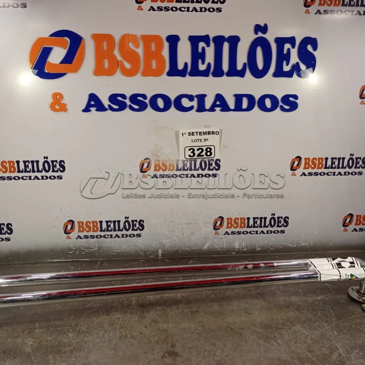 LOTE 328 - 02 BARRAS DE APOIO PARA BANHEIRO. (NO ESTADO) ATENÇÃO! FAZER A VISITAÇÃO ANTES DE ARREMATAR, NÃO SABEMOS SE FUNCIONA. LEILÃO NÃO TEM GARANTIA E NEM DEVOLUÇÃO, SUJEITO A POSSÍVEIS AVARIAS VISÍVEIS/OCULTAS E/OU AUSÊNCIA DE COMPONENTES.