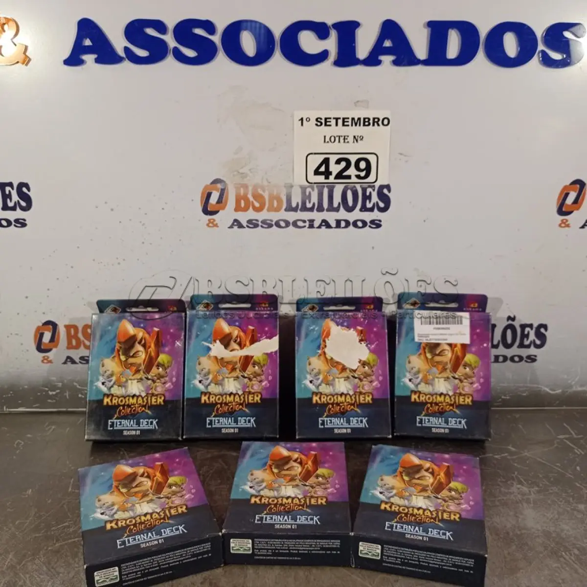 LOTE 429 - 07 CAIXAS COM CARDS KROSMASTER. (NO ESTADO) ATENÇÃO! FAZER A VISITAÇÃO ANTES DE ARREMATAR, NÃO SABEMOS SE FUNCIONA. LEILÃO NÃO TEM GARANTIA E NEM DEVOLUÇÃO, SUJEITO A POSSÍVEIS AVARIAS VISÍVEIS/OCULTAS E/OU AUSÊNCIA DE COMPONENTES.