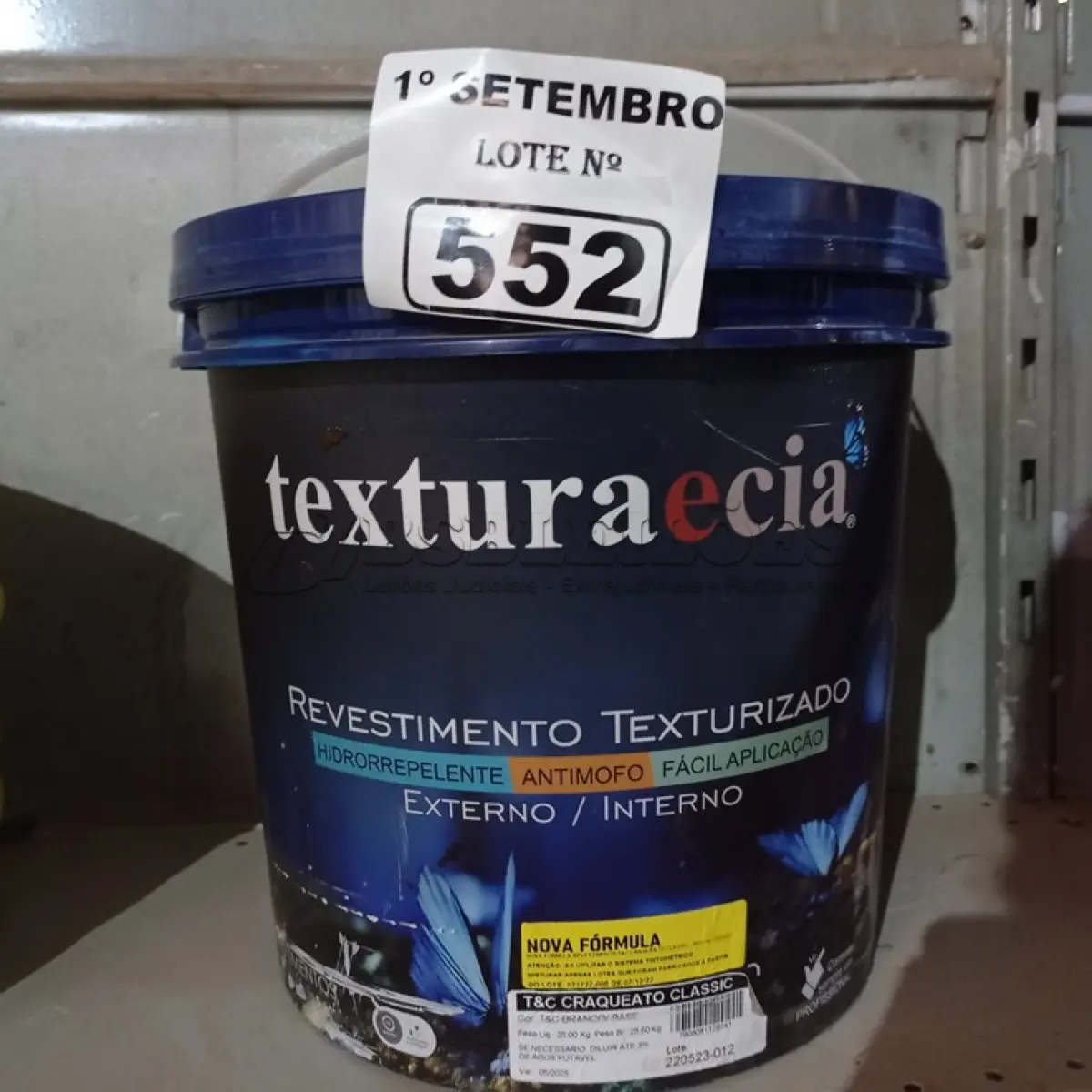 LOTE 552 - 01 BALDE DE REVESTIMENTO TEXTURIZADO HIDRORREPELENTE ANTIMOFO COR BRANCO BASE 25KG. (NO ESTADO) ATENÇÃO! FAZER A VISITAÇÃO ANTES DE ARREMATAR, NÃO SABEMOS SE FUNCIONA. LEILÃO NÃO TEM GARANTIA E NEM DEVOLUÇÃO, SUJEITO A POSSÍVEIS AVARIAS VISÍVEIS/OCULTAS E/OU AUSÊNCIA DE COMPONENTES.