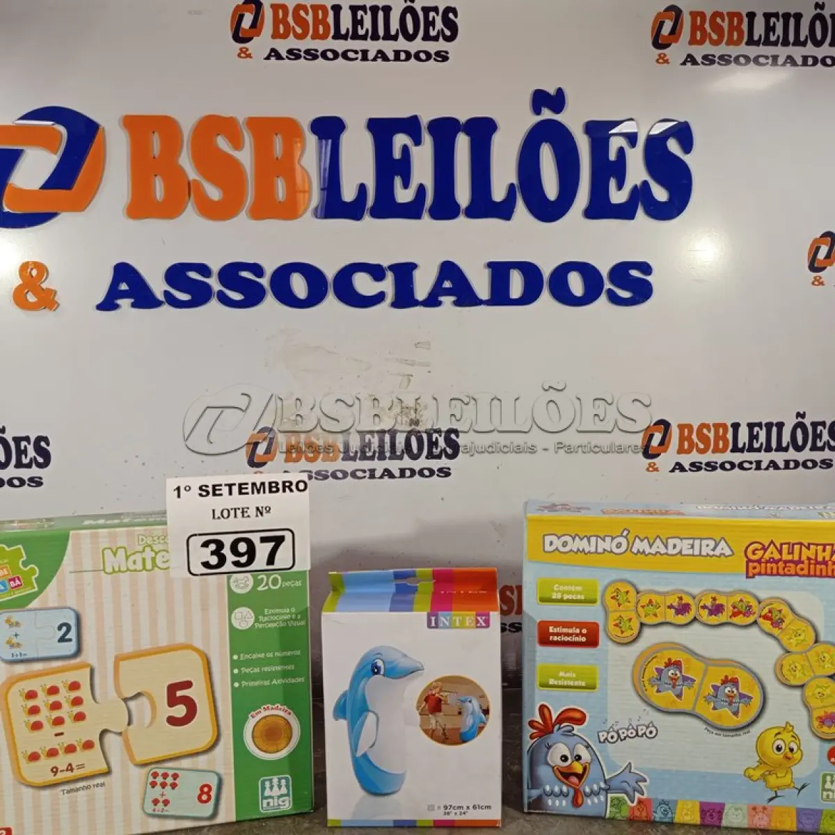 LOTE 397 - 01 BONECO JOÃO TEIMOSO GOLFINHO, 01 JOGO DESCOBRINDO A MATEMÁTICA E 01 DOMINO DA GALINHA PINTADINHA. (NO ESTADO) ATENÇÃO! FAZER A VISITAÇÃO ANTES DE ARREMATAR, NÃO SABEMOS SE FUNCIONA. LEILÃO NÃO TEM GARANTIA E NEM DEVOLUÇÃO, SUJEITO A POSSÍVEIS AVARIAS VISÍVEIS/OCULTAS E/OU AUSÊNCIA DE COMPONENTES.