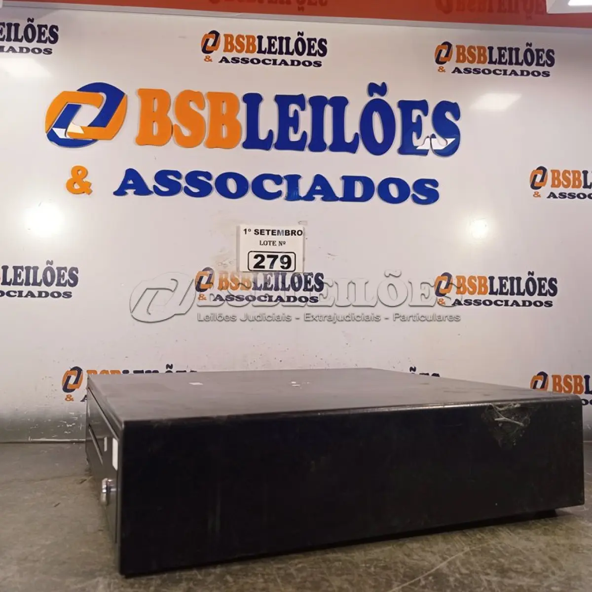 LOTE 279 - 01 GAVETA PARA CAIXA. (NO ESTADO) ATENÇÃO! FAZER A VISITAÇÃO ANTES DE ARREMATAR, NÃO SABEMOS SE FUNCIONA. LEILÃO NÃO TEM GARANTIA E NEM DEVOLUÇÃO, SUJEITO A POSSÍVEIS AVARIAS VISÍVEIS/OCULTAS E/OU AUSÊNCIA DE COMPONENTES.