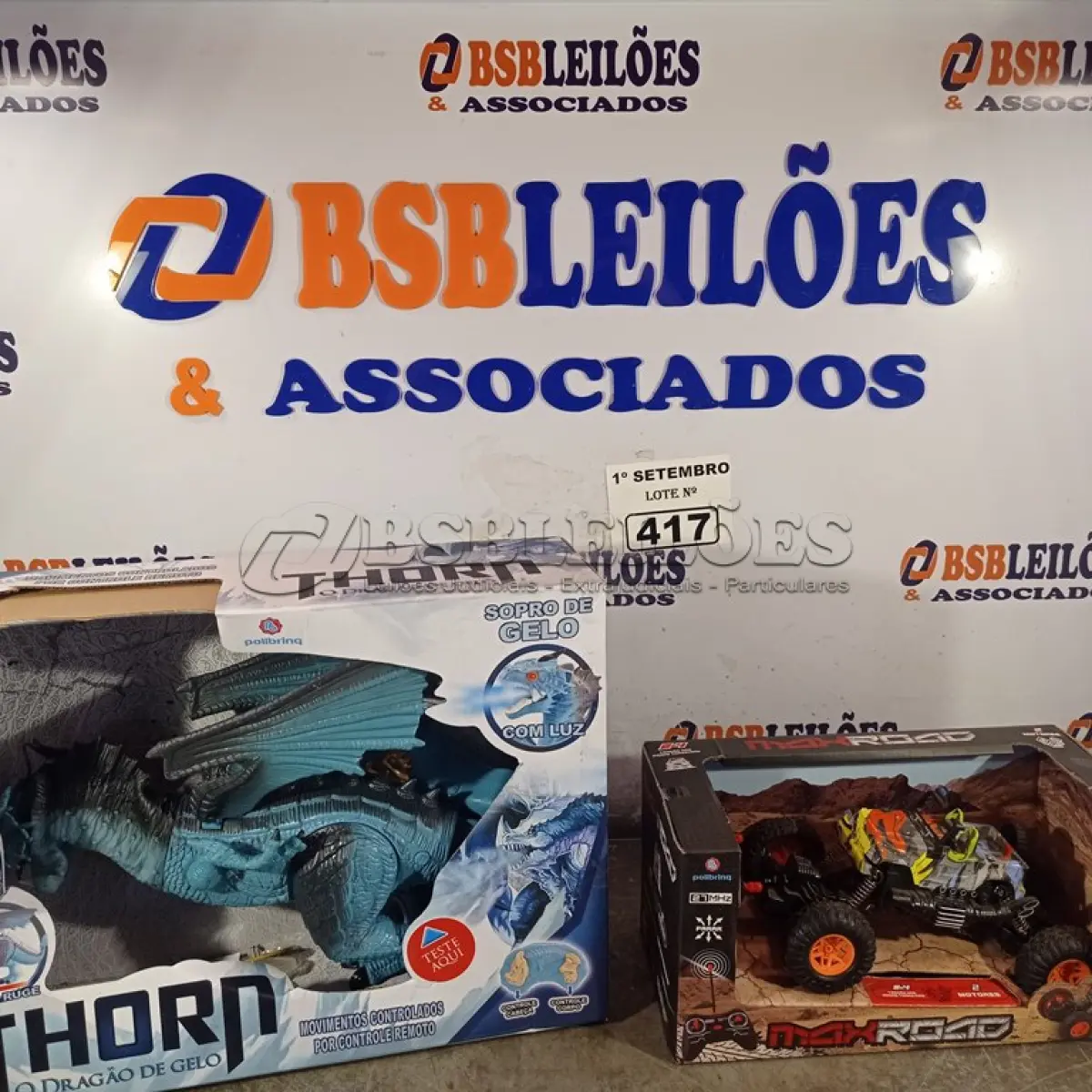LOTE 417 - 01 CARRINHO DE CONTROLE REMOTO E 01 DRAGÃO DE GELO THORN. (NO ESTADO) ATENÇÃO! FAZER A VISITAÇÃO ANTES DE ARREMATAR, NÃO SABEMOS SE FUNCIONA. LEILÃO NÃO TEM GARANTIA E NEM DEVOLUÇÃO, SUJEITO A POSSÍVEIS AVARIAS VISÍVEIS/OCULTAS E/OU AUSÊNCIA DE COMPONENTES.