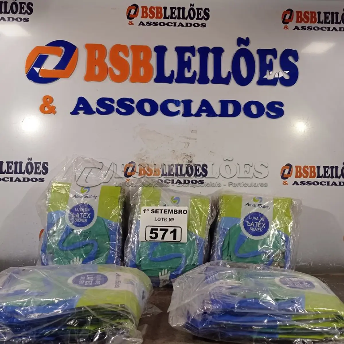 LOTE 571 - 05 PACOTES DE LUVAS DE LÁTEX SILVER TAMANHO “P”. (NO ESTADO) ATENÇÃO! FAZER A VISITAÇÃO ANTES DE ARREMATAR, NÃO SABEMOS SE FUNCIONA. LEILÃO NÃO TEM GARANTIA E NEM DEVOLUÇÃO, SUJEITO A POSSÍVEIS AVARIAS VISÍVEIS/OCULTAS E/OU AUSÊNCIA DE COMPONENTES.
