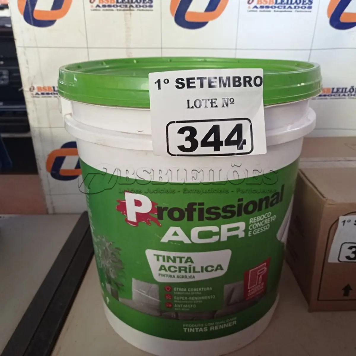 LOTE 344 - 01 BALDE DE TINTA ACRÍLICA INTERIORES 18L NA COR CONCRETO FOSCO. (NO ESTADO) ATENÇÃO! FAZER A VISITAÇÃO ANTES DE ARREMATAR, NÃO SABEMOS SE FUNCIONA. LEILÃO NÃO TEM GARANTIA E NEM DEVOLUÇÃO, SUJEITO A POSSÍVEIS AVARIAS VISÍVEIS/OCULTAS E/OU AUSÊNCIA DE COMPONENTES.
