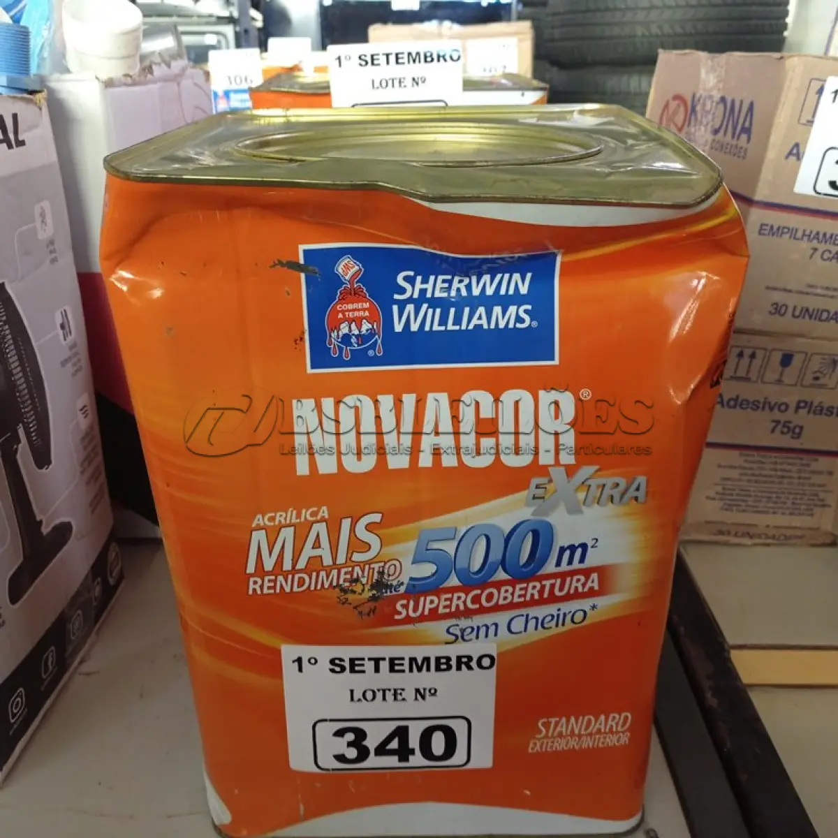 LOTE 340 - 01 LATA DE TINTA SHERWIN WILLIAMS NOVACOR SEM CHEIRO STANDARD EXTERIOR/INTERIORES NA COR FOSCO GELO. (NO ESTADO) ATENÇÃO! FAZER A VISITAÇÃO ANTES DE ARREMATAR, NÃO SABEMOS SE FUNCIONA. LEILÃO NÃO TEM GARANTIA E NEM DEVOLUÇÃO, SUJEITO A POSSÍVEIS AVARIAS VISÍVEIS/OCULTAS E/OU AUSÊNCIA DE COMPONENTES.