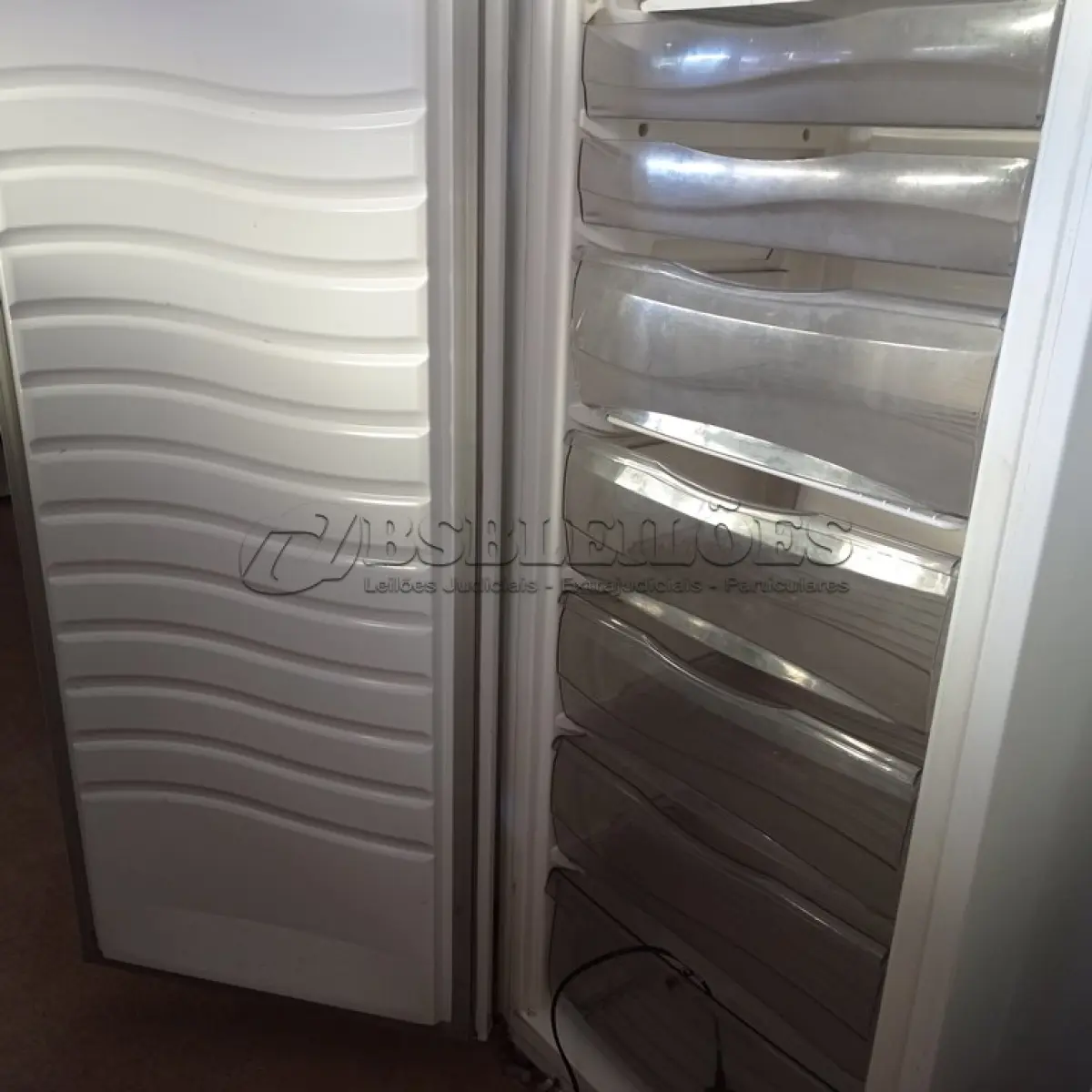 LOTE 515 - 01 FREEZER VERTICAL MARCA BRASTEMP 220V. (NO ESTADO) ATENÇÃO! FAZER A VISITAÇÃO ANTES DE ARREMATAR, NÃO SABEMOS SE FUNCIONA. LEILÃO NÃO TEM GARANTIA E NEM DEVOLUÇÃO, SUJEITO A POSSÍVEIS AVARIAS VISÍVEIS/OCULTAS E/OU AUSÊNCIA DE COMPONENTES.