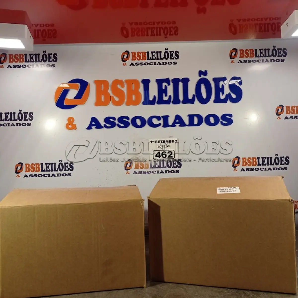 LOTE 462 - 02 CAIXAS COM FRASCOS DE ÁLCOOL EM GEL 70% COM 12 UNIDADES DE 440G CADA. (NO ESTADO) ATENÇÃO! FAZER A VISITAÇÃO ANTES DE ARREMATAR, NÃO SABEMOS SE FUNCIONA. LEILÃO NÃO TEM GARANTIA E NEM DEVOLUÇÃO, SUJEITO A POSSÍVEIS AVARIAS VISÍVEIS/OCULTAS E/OU AUSÊNCIA DE COMPONENTES.