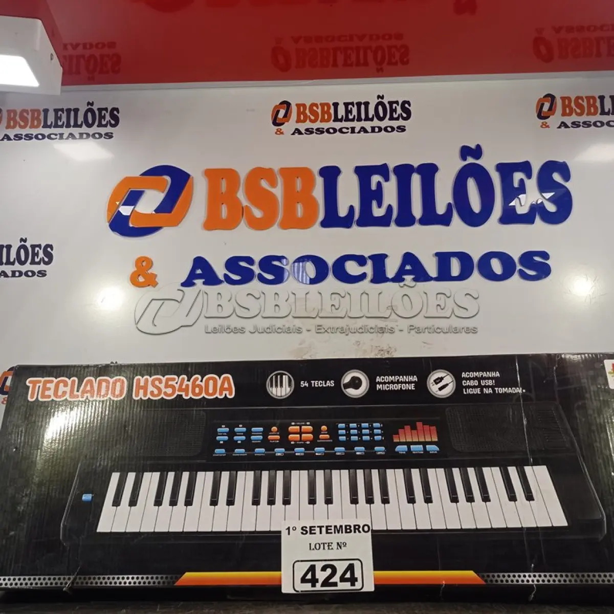 LOTE 424 - 01 TECLADO HS5460A. (NO ESTADO) ATENÇÃO! FAZER A VISITAÇÃO ANTES DE ARREMATAR, NÃO SABEMOS SE FUNCIONA. LEILÃO NÃO TEM GARANTIA E NEM DEVOLUÇÃO, SUJEITO A POSSÍVEIS AVARIAS VISÍVEIS/OCULTAS E/OU AUSÊNCIA DE COMPONENTES.