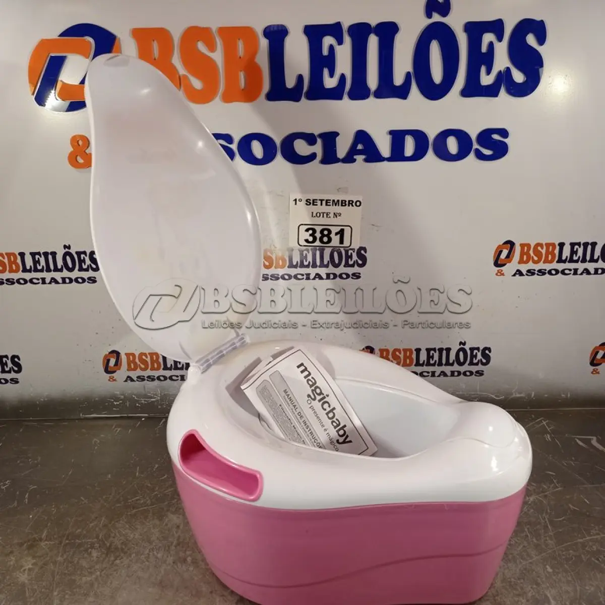 LOTE 381 - 01 TRONINHO MAGIC BABY. (NO ESTADO) ATENÇÃO! FAZER A VISITAÇÃO ANTES DE ARREMATAR, NÃO SABEMOS SE FUNCIONA. LEILÃO NÃO TEM GARANTIA E NEM DEVOLUÇÃO, SUJEITO A POSSÍVEIS AVARIAS VISÍVEIS/OCULTAS E/OU AUSÊNCIA DE COMPONENTES.