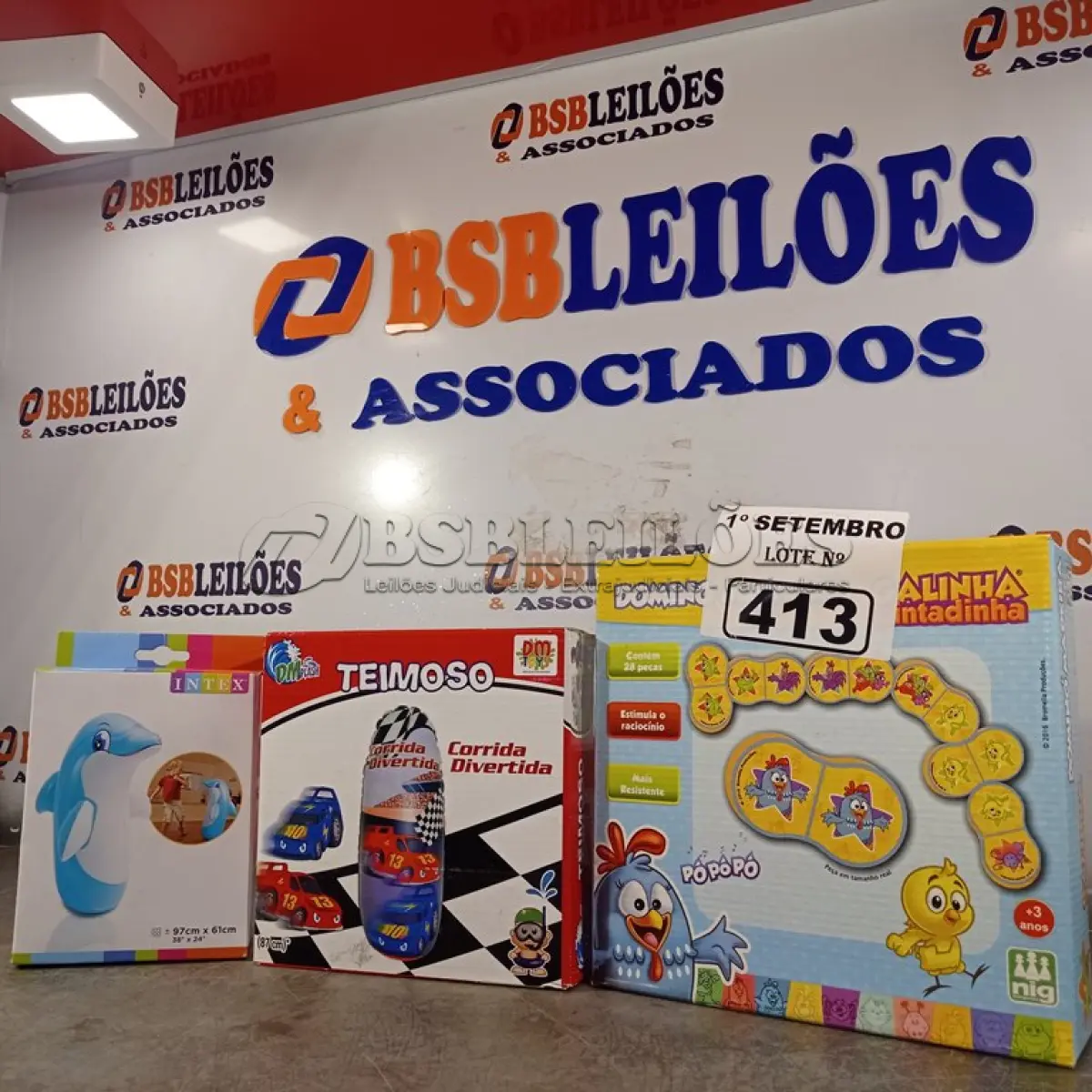 LOTE 413 - 02 BONECOS JOÃO TEIMOSO SENDO 01 GOLFINHO E 01 ALFABETO DE MADEIRA DA GALINHA PINTADINHA. (NO ESTADO) ATENÇÃO! FAZER A VISITAÇÃO ANTES DE ARREMATAR, NÃO SABEMOS SE FUNCIONA. LEILÃO NÃO TEM GARANTIA E NEM DEVOLUÇÃO, SUJEITO A POSSÍVEIS AVARIAS VISÍVEIS/OCULTAS E/OU AUSÊNCIA DE COMPONENTES.