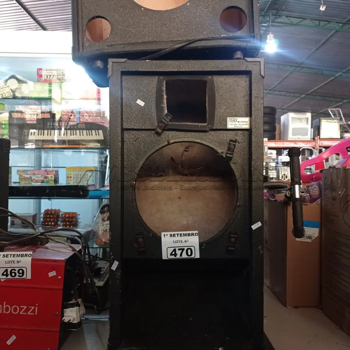 LOTE 470 - 04 CAIXAS DE SOM INCOMPLETAS. (NO ESTADO) ATENÇÃO! FAZER A VISITAÇÃO ANTES DE ARREMATAR, NÃO SABEMOS SE FUNCIONA. LEILÃO NÃO TEM GARANTIA E NEM DEVOLUÇÃO, SUJEITO A POSSÍVEIS AVARIAS VISÍVEIS/OCULTAS E/OU AUSÊNCIA DE COMPONENTES.