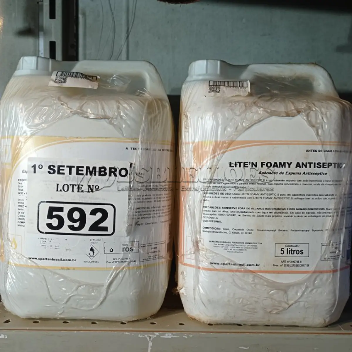 LOTE 592 - 20 LITROS DE SABONETE DE ESPUMA ANTISSÉPTICO. (NO ESTADO) ATENÇÃO! FAZER A VISITAÇÃO ANTES DE ARREMATAR, NÃO SABEMOS SE FUNCIONA. LEILÃO NÃO TEM GARANTIA E NEM DEVOLUÇÃO, SUJEITO A POSSÍVEIS AVARIAS VISÍVEIS/OCULTAS E/OU AUSÊNCIA DE COMPONENTES.
