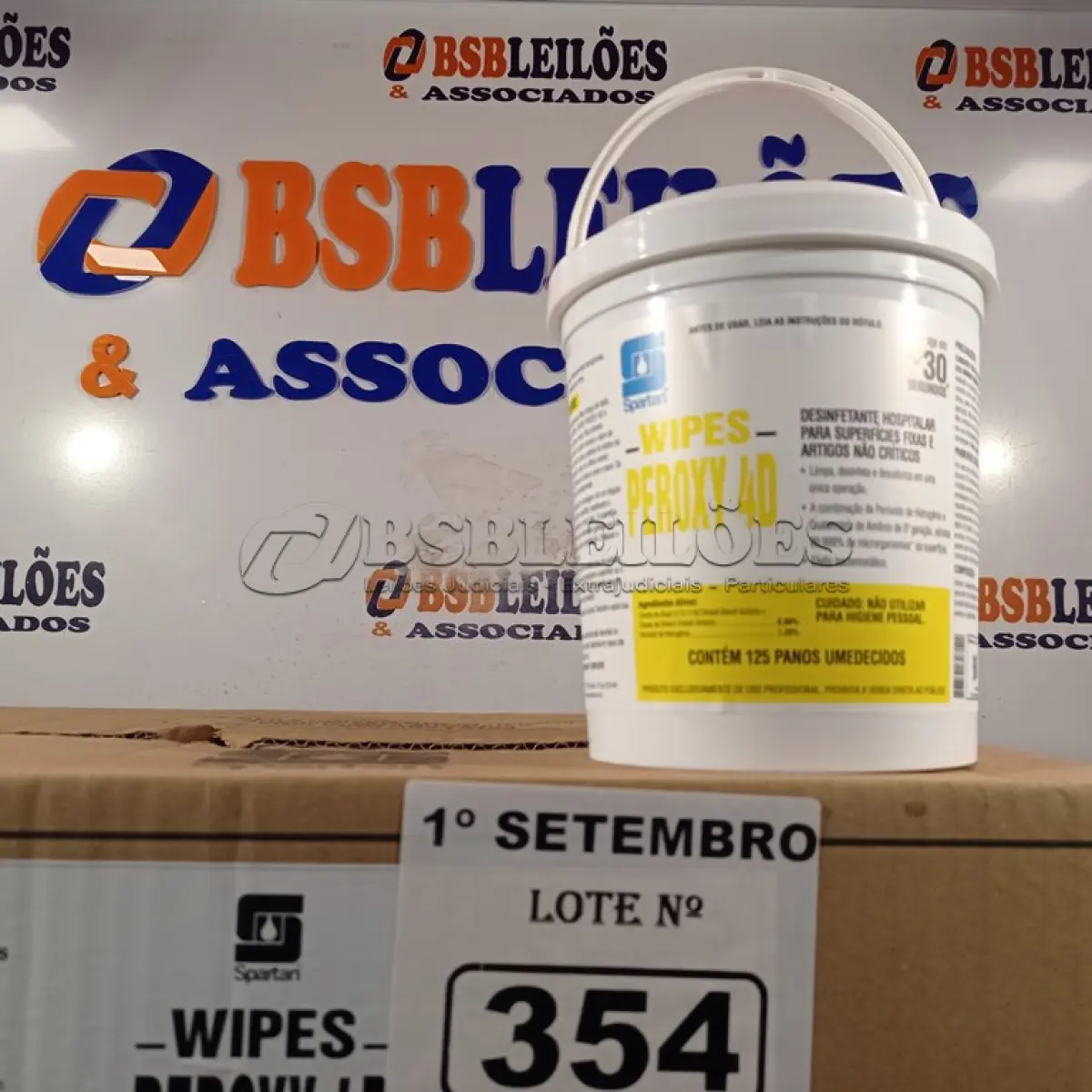 LOTE 354 - 01 CAIXA DE PEROXY 4D, DESINFETANTE HOSPITALAR PARA SUPERFÍCIES FIXAS E ARTIGOS NÃO CRÍTICOS COM 06 POTES CADA. (NO ESTADO) ATENÇÃO! FAZER A VISITAÇÃO ANTES DE ARREMATAR, NÃO SABEMOS SE FUNCIONA. LEILÃO NÃO TEM GARANTIA E NEM DEVOLUÇÃO, SUJEITO A POSSÍVEIS AVARIAS VISÍVEIS/OCULTAS E/OU AUSÊNCIA DE COMPONENTES.