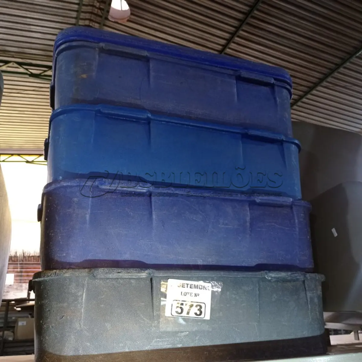 LOTE 573 - 04 CAIXAS MARMIBOX SENDO SÓ 01 COM TAMPA. (NO ESTADO) ATENÇÃO! FAZER A VISITAÇÃO ANTES DE ARREMATAR, NÃO SABEMOS SE FUNCIONA. LEILÃO NÃO TEM GARANTIA E NEM DEVOLUÇÃO, SUJEITO A POSSÍVEIS AVARIAS VISÍVEIS/OCULTAS E/OU AUSÊNCIA DE COMPONENTES.
