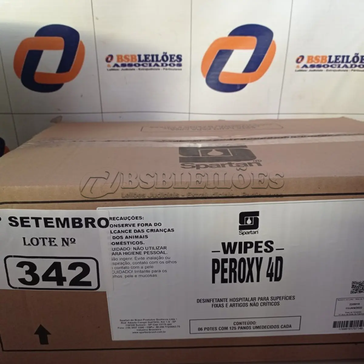 LOTE 342 - 01 CAIXA DE PEROXY 4D, DESINFETANTE HOSPITALAR PARA SUPERFÍCIES FIXAS E ARTIGOS NÃO CRÍTICOS COM 06 POTES CADA. (NO ESTADO) ATENÇÃO! FAZER A VISITAÇÃO ANTES DE ARREMATAR, NÃO SABEMOS SE FUNCIONA. LEILÃO NÃO TEM GARANTIA E NEM DEVOLUÇÃO, SUJEITO A POSSÍVEIS AVARIAS VISÍVEIS/OCULTAS E/OU AUSÊNCIA DE COMPONENTES.