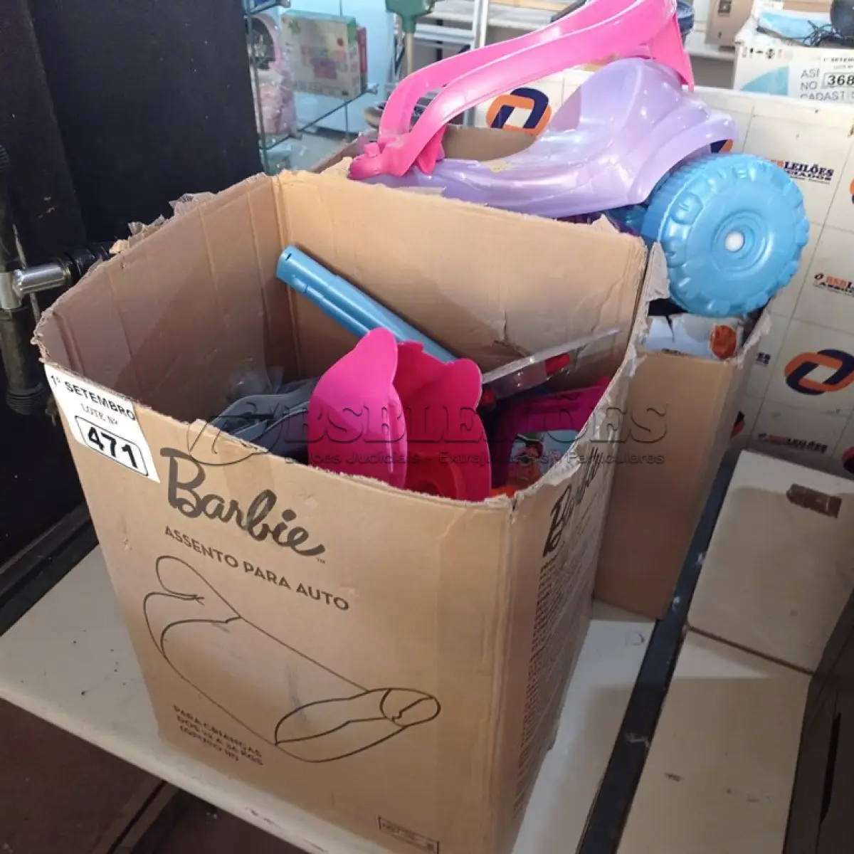 LOTE 471 - 01 LOTE COM VÁRIOS PATINETES E BRINQUEDOS COM AVARIAS. (NO ESTADO) ATENÇÃO! FAZER A VISITAÇÃO ANTES DE ARREMATAR, NÃO SABEMOS SE FUNCIONA. LEILÃO NÃO TEM GARANTIA E NEM DEVOLUÇÃO, SUJEITO A POSSÍVEIS AVARIAS VISÍVEIS/OCULTAS E/OU AUSÊNCIA DE COMPONENTES.