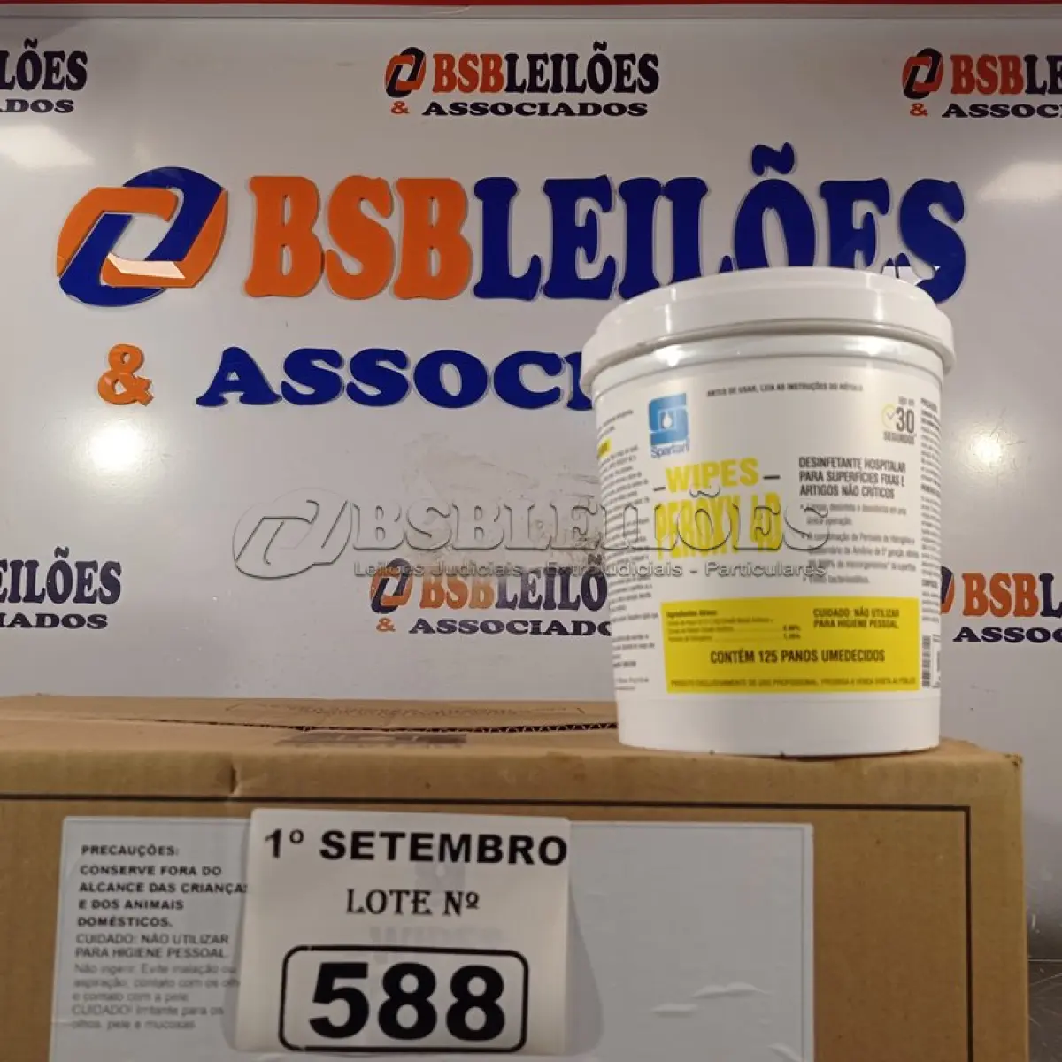 LOTE 588 - 01 CAIXA DE PEROXY 4D, DESINFETANTE HOSPITALAR PARA SUPERFÍCIES FIXAS E ARTIGOS NÃO CRÍTICOS COM 06 POTES CADA. (NO ESTADO) ATENÇÃO! FAZER A VISITAÇÃO ANTES DE ARREMATAR, NÃO SABEMOS SE FUNCIONA. LEILÃO NÃO TEM GARANTIA E NEM DEVOLUÇÃO, SUJEITO A POSSÍVEIS AVARIAS VISÍVEIS/OCULTAS E/OU AUSÊNCIA DE COMPONENTES.