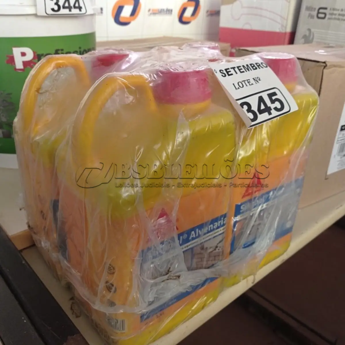 LOTE 345 - 04 GALÕES DE SIKANOL ALVENARIA 3,6L, ADITIVO PLASTIFICANTE PARA ARGAMASSA DE ASSENTAMENTO E REBOCO. (NO ESTADO) ATENÇÃO! FAZER A VISITAÇÃO ANTES DE ARREMATAR, NÃO SABEMOS SE FUNCIONA. LEILÃO NÃO TEM GARANTIA E NEM DEVOLUÇÃO, SUJEITO A POSSÍVEIS AVARIAS VISÍVEIS/OCULTAS E/OU AUSÊNCIA DE COMPONENTES.