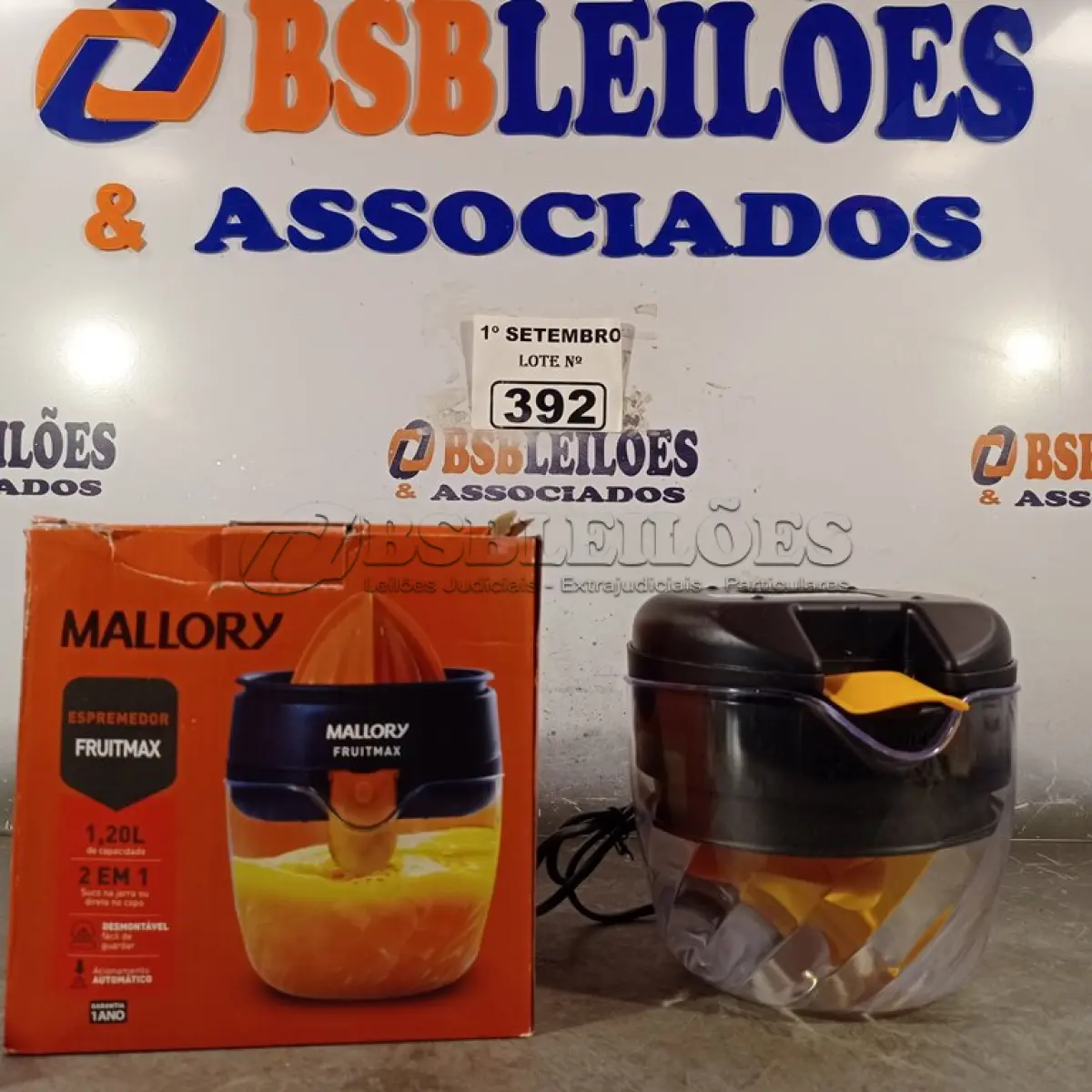 LOTE 392 - 01 ESPREMEDOR FRUITMAX MALLORY 1,20L DE CAPACIDADE 127V. (NO ESTADO) ATENÇÃO! FAZER A VISITAÇÃO ANTES DE ARREMATAR, NÃO SABEMOS SE FUNCIONA. LEILÃO NÃO TEM GARANTIA E NEM DEVOLUÇÃO, SUJEITO A POSSÍVEIS AVARIAS VISÍVEIS/OCULTAS E/OU AUSÊNCIA DE COMPONENTES.