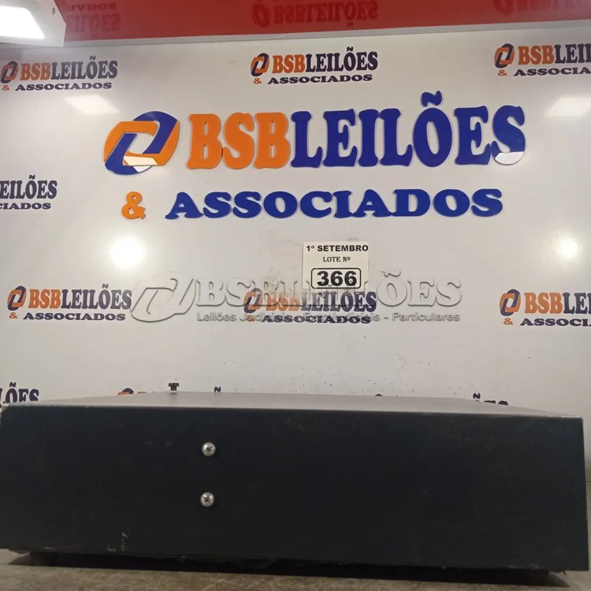 LOTE 366 - 01 GAVETA PARA CAIXA. (NO ESTADO) ATENÇÃO! FAZER A VISITAÇÃO ANTES DE ARREMATAR, NÃO SABEMOS SE FUNCIONA. LEILÃO NÃO TEM GARANTIA E NEM DEVOLUÇÃO, SUJEITO A POSSÍVEIS AVARIAS VISÍVEIS/OCULTAS E/OU AUSÊNCIA DE COMPONENTES.