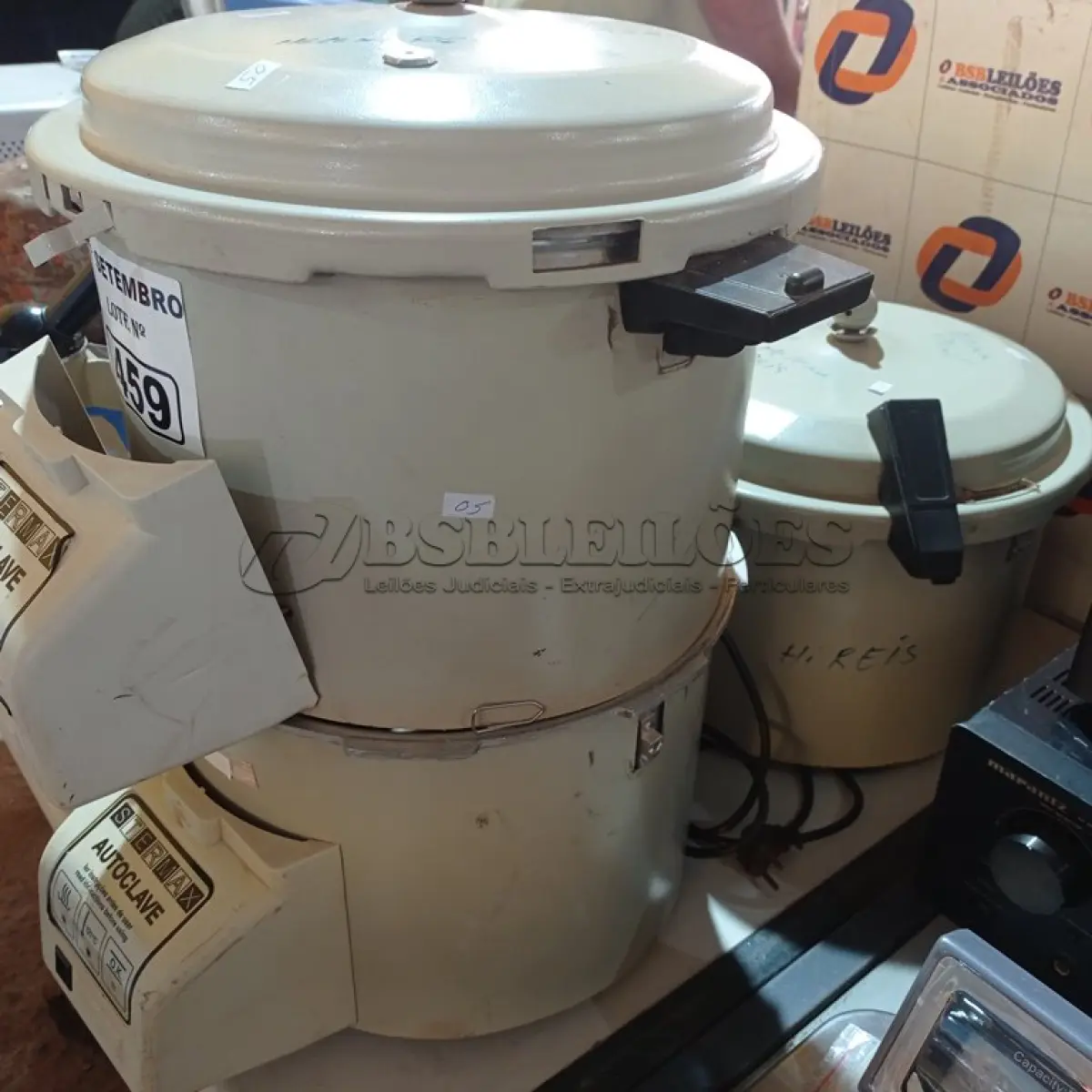 LOTE 459 - 03 PANELAS AUTOCLAVES. (NO ESTADO) ATENÇÃO! FAZER A VISITAÇÃO ANTES DE ARREMATAR, NÃO SABEMOS SE FUNCIONA. LEILÃO NÃO TEM GARANTIA E NEM DEVOLUÇÃO, SUJEITO A POSSÍVEIS AVARIAS VISÍVEIS/OCULTAS E/OU AUSÊNCIA DE COMPONENTES.