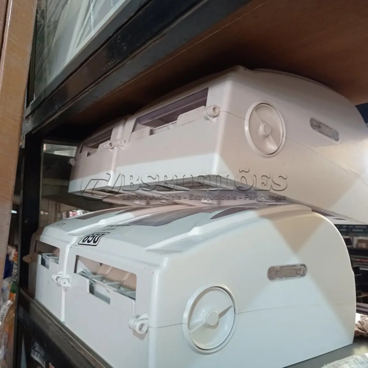 LOTE 650 - 04 DISPENSE PARA PAPEL TOALHA. (NO ESTADO) ATENÇÃO! FAZER A VISITAÇÃO ANTES DE ARREMATAR, NÃO SABEMOS SE FUNCIONA. LEILÃO NÃO TEM GARANTIA E NEM DEVOLUÇÃO, SUJEITO A POSSÍVEIS AVARIAS VISÍVEIS/OCULTAS E/OU AUSÊNCIA DE COMPONENTES.