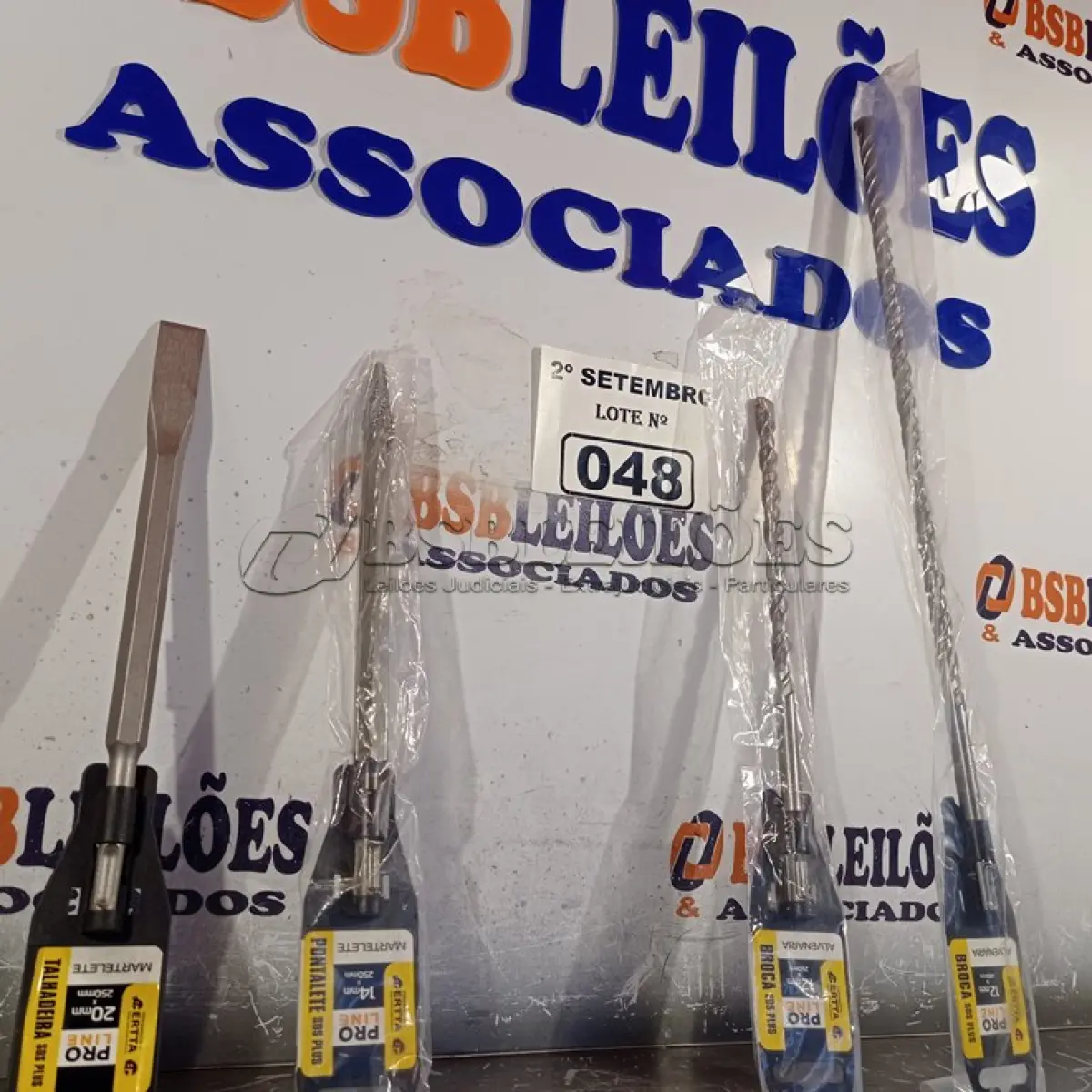 LOTE 048 - 01 KIT BROCAS. (NO ESTADO) ATENÇÃO! FAZER A VISITAÇÃO ANTES DE ARREMATAR, NÃO SABEMOS SE FUNCIONA. LEILÃO NÃO TEM GARANTIA E NEM DEVOLUÇÃO, SUJEITO A POSSÍVEIS AVARIAS VISÍVEIS/OCULTAS E/OU AUSÊNCIA DE COMPONENTES.