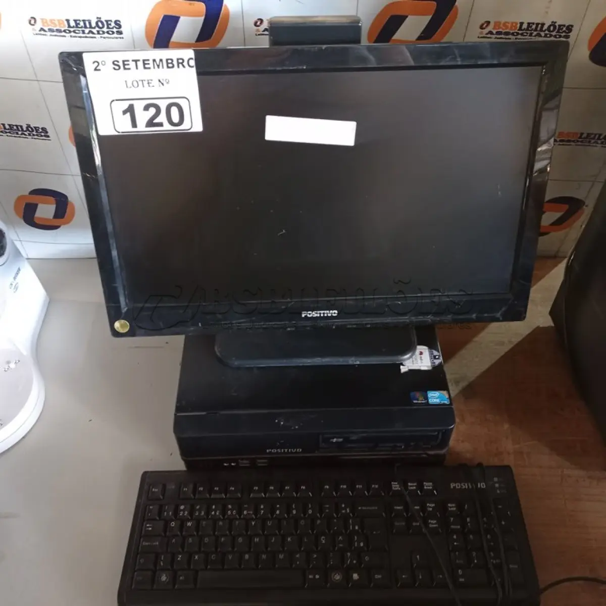 LOTE 120 - 01 CPU, 01 MONITOR E 01 TECLADO. (NO ESTADO) ATENÇÃO! FAZER A VISITAÇÃO ANTES DE ARREMATAR, NÃO SABEMOS SE FUNCIONA. LEILÃO NÃO TEM GARANTIA E NEM DEVOLUÇÃO, SUJEITO A POSSÍVEIS AVARIAS VISÍVEIS/OCULTAS E/OU AUSÊNCIA DE COMPONENTES.