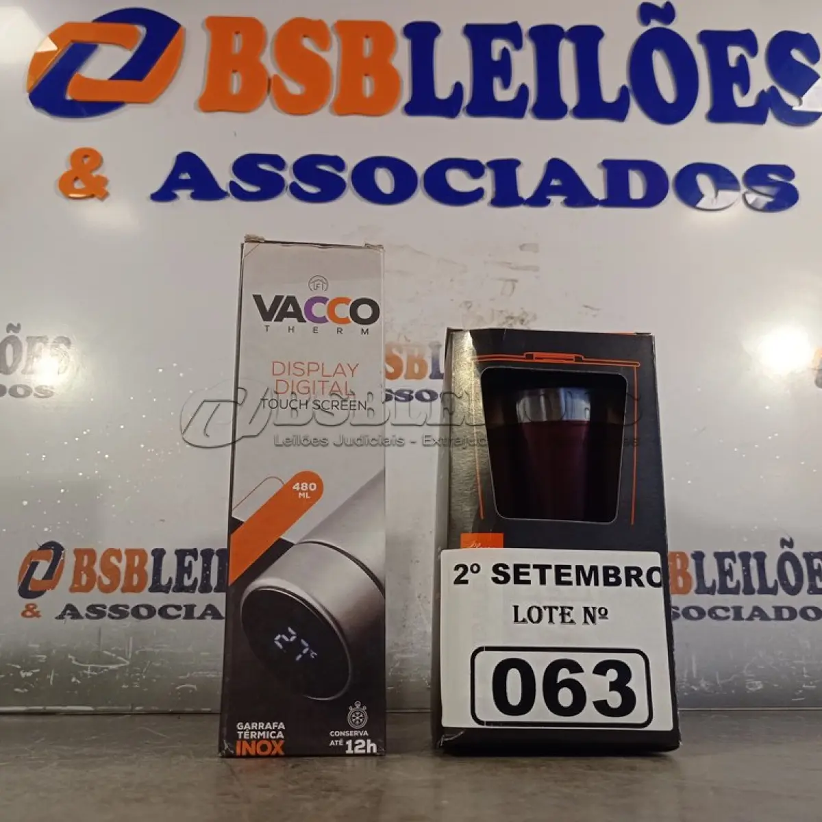 LOTE 063 - 01 COPO E 01 GARRAFA DIGITAL 500ML TÉRMICOS. (NO ESTADO) ATENÇÃO! FAZER A VISITAÇÃO ANTES DE ARREMATAR, NÃO SABEMOS SE FUNCIONA. LEILÃO NÃO TEM GARANTIA E NEM DEVOLUÇÃO, SUJEITO A POSSÍVEIS AVARIAS VISÍVEIS/OCULTAS E/OU AUSÊNCIA DE COMPONENTES.