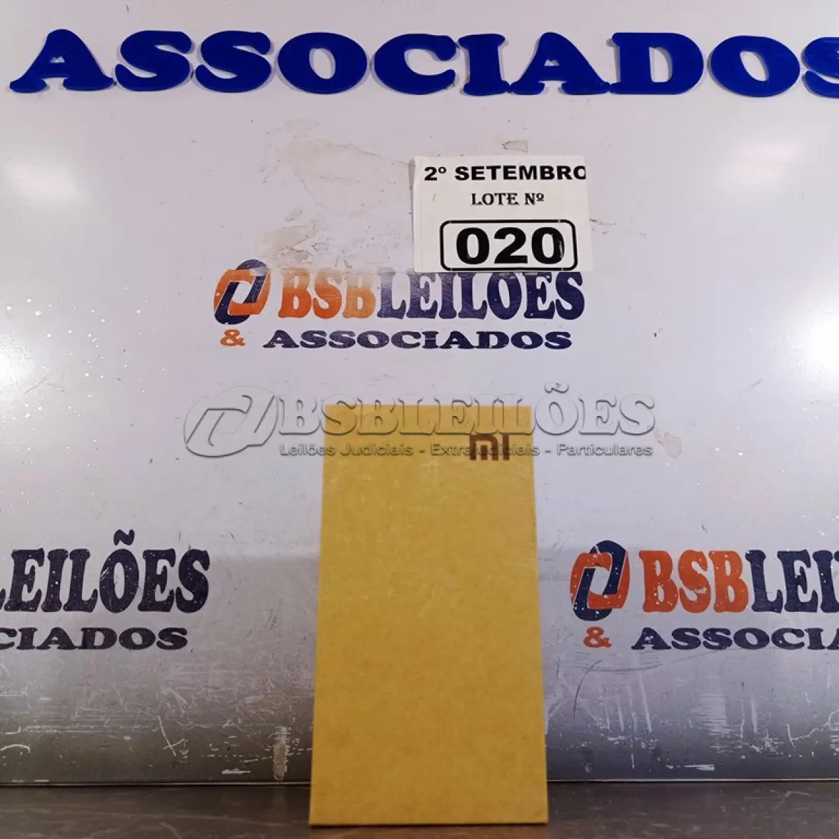 LOTE 020 - 01 CELULAR REDMI. (NO ESTADO) ATENÇÃO! FAZER A VISITAÇÃO ANTES DE ARREMATAR, NÃO SABEMOS SE FUNCIONA. LEILÃO NÃO TEM GARANTIA E NEM DEVOLUÇÃO, SUJEITO A POSSÍVEIS AVARIAS VISÍVEIS/OCULTAS E/OU AUSÊNCIA DE COMPONENTES.