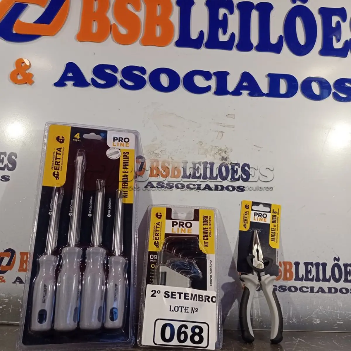LOTE 068 - 01 KIT DE CHAVES FENDA/PHILIPS 4PEÇAS, ALICATE DE BICO 6” E KIT DE CHAVES TORK.  (NO ESTADO) ATENÇÃO! FAZER A VISITAÇÃO ANTES DE ARREMATAR, NÃO SABEMOS SE FUNCIONA. LEILÃO NÃO TEM GARANTIA E NEM DEVOLUÇÃO, SUJEITO A POSSÍVEIS AVARIAS VISÍVEIS/OCULTAS E/OU AUSÊNCIA DE COMPONENTES.