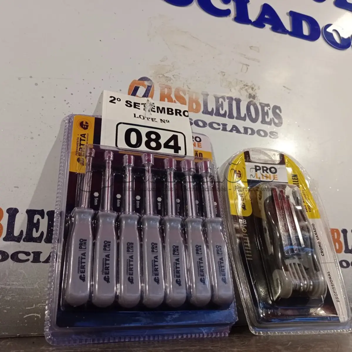 LOTE 084 - 01 KIT CHAVE CANHÃO 7PEÇAS E KIT CHAVE ALLEN. (NO ESTADO) ATENÇÃO! FAZER A VISITAÇÃO ANTES DE ARREMATAR, NÃO SABEMOS SE FUNCIONA. LEILÃO NÃO TEM GARANTIA E NEM DEVOLUÇÃO, SUJEITO A POSSÍVEIS AVARIAS VISÍVEIS/OCULTAS E/OU AUSÊNCIA DE COMPONENTES.
