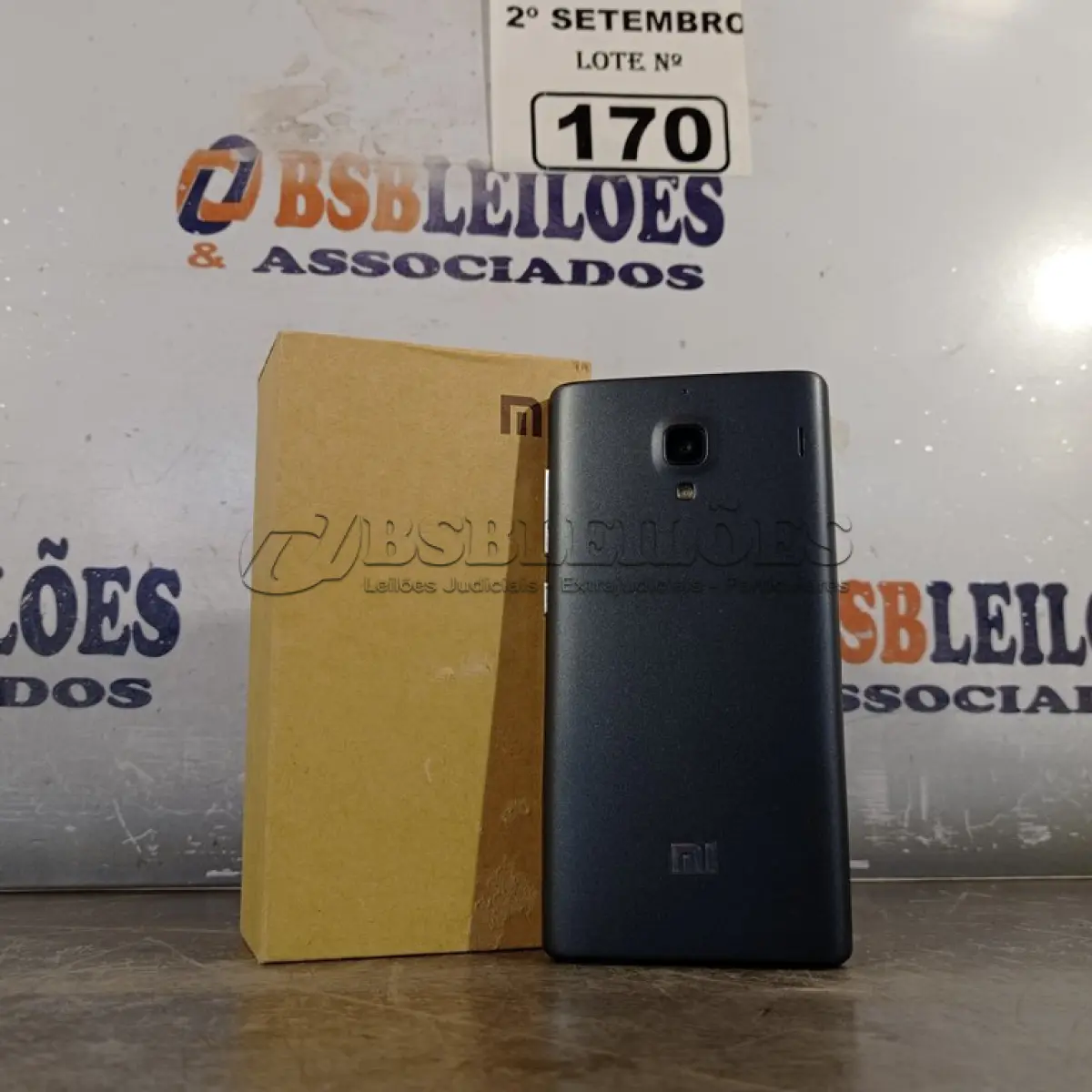 LOTE 170 - 01 CELULAR REDMI. (NO ESTADO) ATENÇÃO! FAZER A VISITAÇÃO ANTES DE ARREMATAR, NÃO SABEMOS SE FUNCIONA. LEILÃO NÃO TEM GARANTIA E NEM DEVOLUÇÃO, SUJEITO A POSSÍVEIS AVARIAS VISÍVEIS/OCULTAS E/OU AUSÊNCIA DE COMPONENTES.