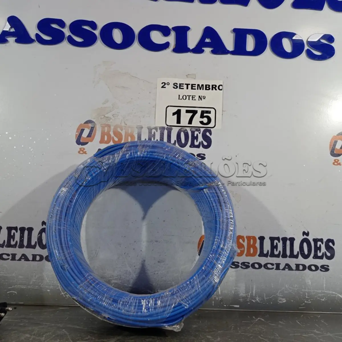 LOTE 175 - 01 ROLO DE CABO FLEXÍVEL 100M 1X2,5MM NA COR AZUL(NOVO). (NO ESTADO) ATENÇÃO! FAZER A VISITAÇÃO ANTES DE ARREMATAR, NÃO SABEMOS SE FUNCIONA. LEILÃO NÃO TEM GARANTIA E NEM DEVOLUÇÃO, SUJEITO A POSSÍVEIS AVARIAS VISÍVEIS/OCULTAS E/OU AUSÊNCIA DE COMPONENTES.