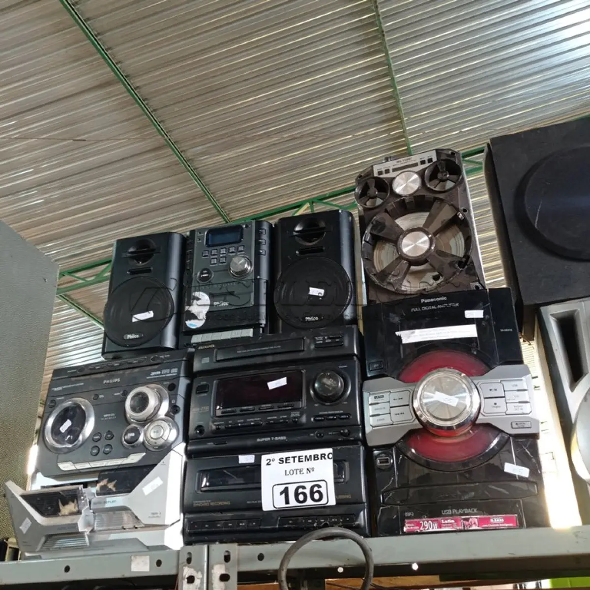 LOTE 166 - 04 APARELHOS DE SOM MARCAS E MODELOS DIVERSOS. (NO ESTADO) ATENÇÃO! FAZER A VISITAÇÃO ANTES DE ARREMATAR, NÃO SABEMOS SE FUNCIONA. LEILÃO NÃO TEM GARANTIA E NEM DEVOLUÇÃO, SUJEITO A POSSÍVEIS AVARIAS VISÍVEIS/OCULTAS E/OU AUSÊNCIA DE COMPONENTES.