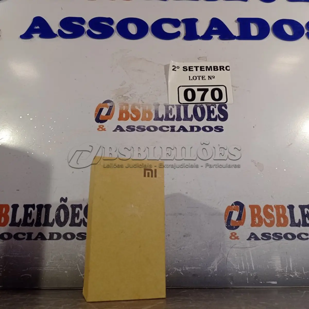 LOTE 070 - 01 CELULAR REDMI. (NO ESTADO) ATENÇÃO! FAZER A VISITAÇÃO ANTES DE ARREMATAR, NÃO SABEMOS SE FUNCIONA. LEILÃO NÃO TEM GARANTIA E NEM DEVOLUÇÃO, SUJEITO A POSSÍVEIS AVARIAS VISÍVEIS/OCULTAS E/OU AUSÊNCIA DE COMPONENTES.