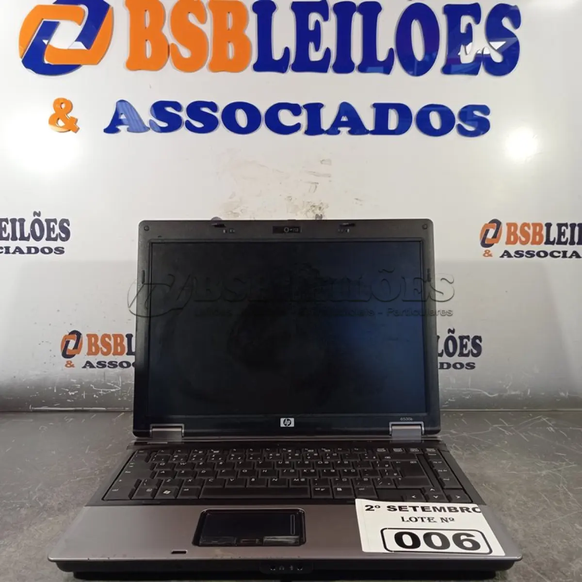 LOTE 006 - 01 NOTEBOOK MARCA HP. (NO ESTADO) ATENÇÃO! FAZER A VISITAÇÃO ANTES DE ARREMATAR, NÃO SABEMOS SE FUNCIONA. LEILÃO NÃO TEM GARANTIA E NEM DEVOLUÇÃO, SUJEITO A POSSÍVEIS AVARIAS VISÍVEIS/OCULTAS E/OU AUSÊNCIA DE COMPONENTES.