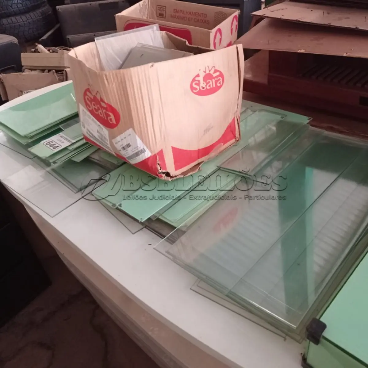 LOTE 644 - 01 ESTANTE DE VIDRO MODULAR DESMONTADA. (NO ESTADO) ATENÇÃO! FAZER A VISITAÇÃO ANTES DE ARREMATAR, NÃO SABEMOS SE FUNCIONA. LEILÃO NÃO TEM GARANTIA E NEM DEVOLUÇÃO, SUJEITO A POSSÍVEIS AVARIAS VISÍVEIS/OCULTAS E/OU AUSÊNCIA DE COMPONENTES.
