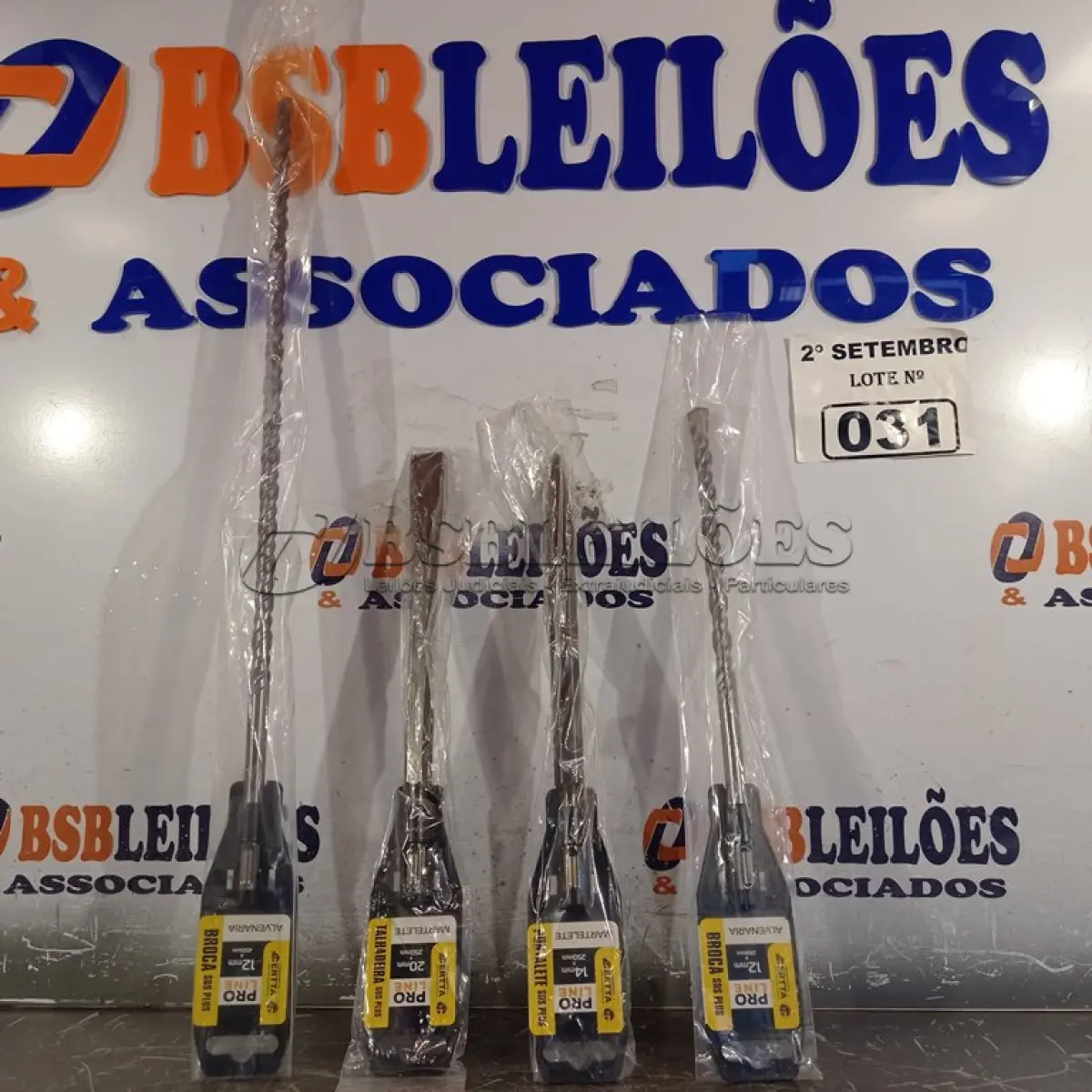 LOTE 031 - 01 KIT BROCAS. (NO ESTADO) ATENÇÃO! FAZER A VISITAÇÃO ANTES DE ARREMATAR, NÃO SABEMOS SE FUNCIONA. LEILÃO NÃO TEM GARANTIA E NEM DEVOLUÇÃO, SUJEITO A POSSÍVEIS AVARIAS VISÍVEIS/OCULTAS E/OU AUSÊNCIA DE COMPONENTES.