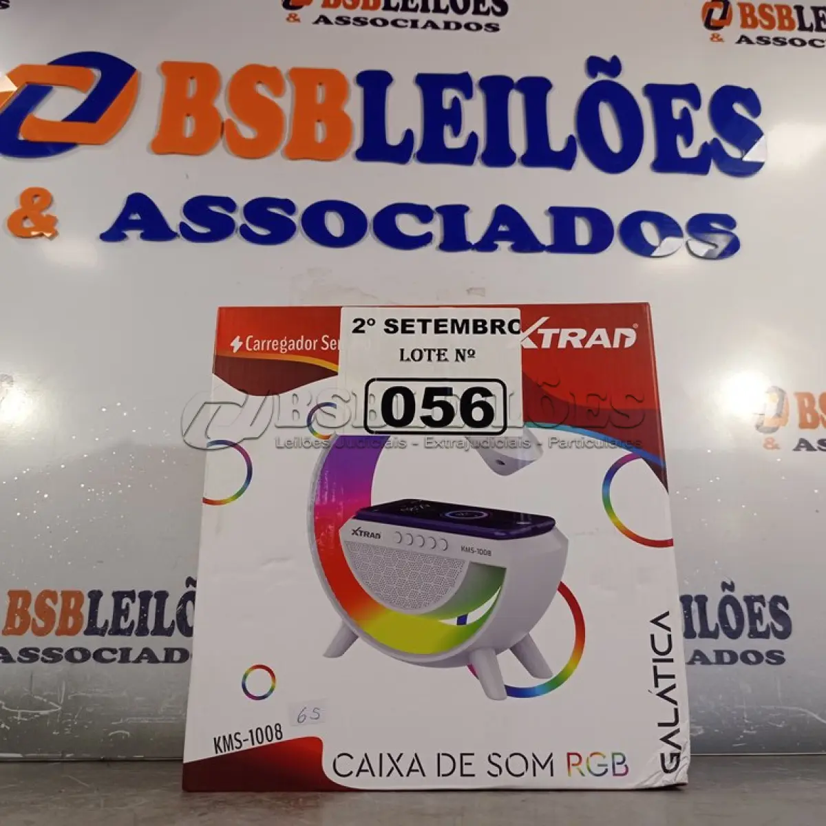 LOTE 056 - 01 LUMINÁRIA/CAIXA DE SOM/CARREGADOR POR INDUÇÃO. (NO ESTADO) ATENÇÃO! FAZER A VISITAÇÃO ANTES DE ARREMATAR, NÃO SABEMOS SE FUNCIONA. LEILÃO NÃO TEM GARANTIA E NEM DEVOLUÇÃO, SUJEITO A POSSÍVEIS AVARIAS VISÍVEIS/OCULTAS E/OU AUSÊNCIA DE COMPONENTES.