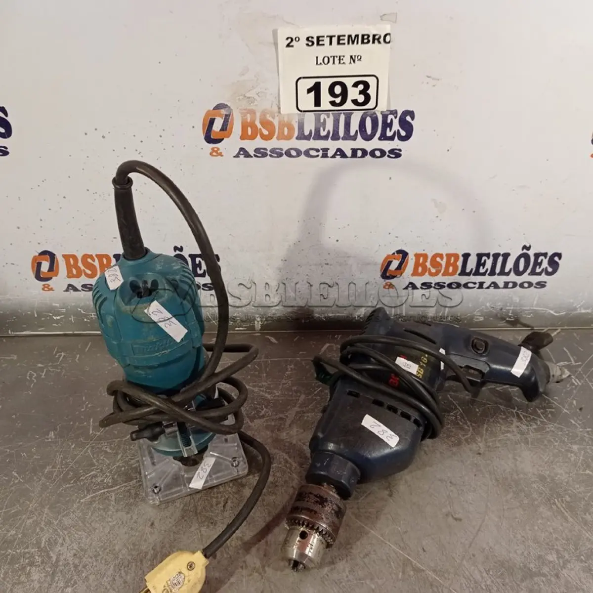 LOTE 193 - 01 TUPIA E 01 FURADEIRA. (NO ESTADO) ATENÇÃO! FAZER A VISITAÇÃO ANTES DE ARREMATAR, NÃO SABEMOS SE FUNCIONA. LEILÃO NÃO TEM GARANTIA E NEM DEVOLUÇÃO, SUJEITO A POSSÍVEIS AVARIAS VISÍVEIS/OCULTAS E/OU AUSÊNCIA DE COMPONENTES.