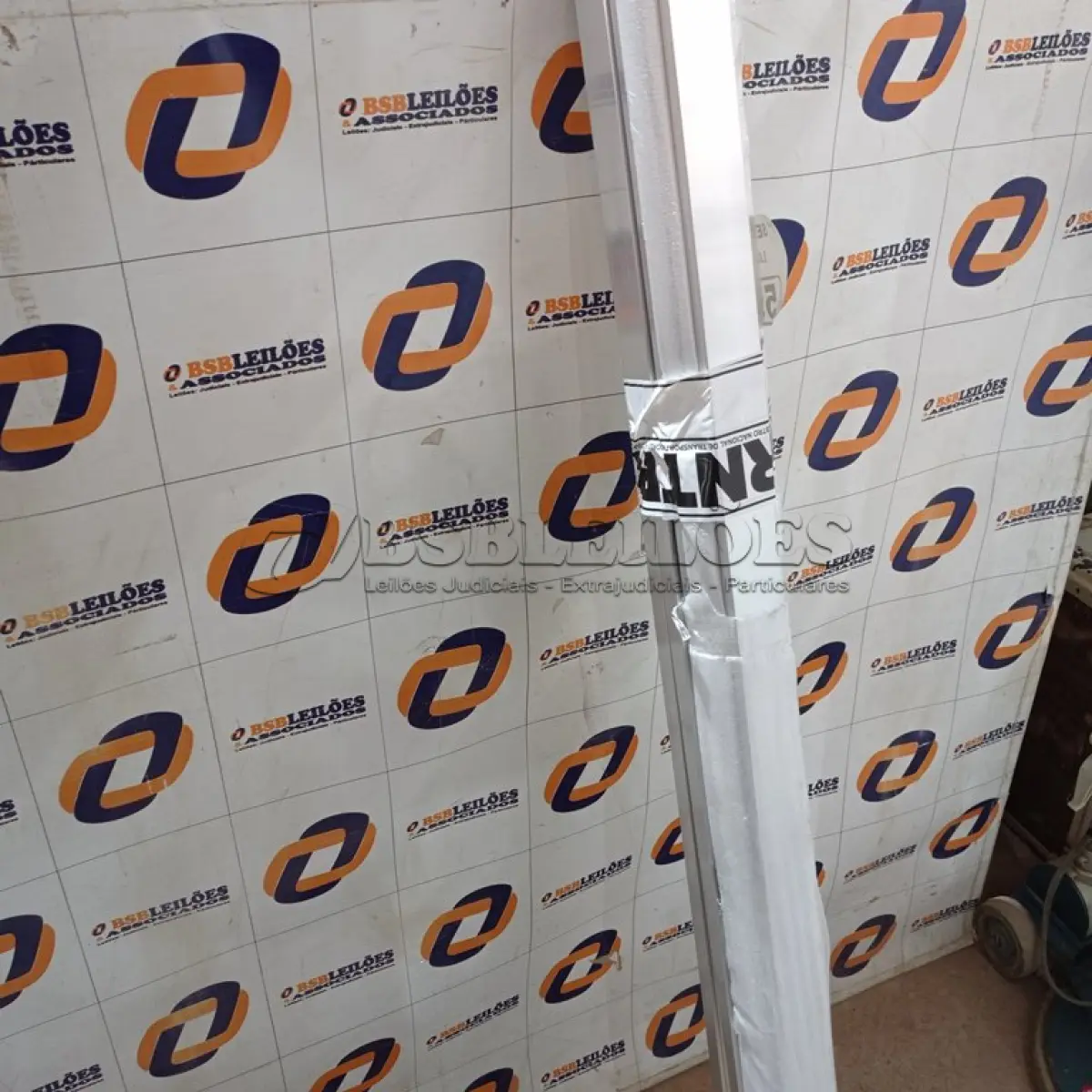 LOTE 596 - 01 LOTE COM VÁRIAS RÉGUAS EM ALUMÍNIO. (NO ESTADO) ATENÇÃO! FAZER A VISITAÇÃO ANTES DE ARREMATAR, NÃO SABEMOS SE FUNCIONA. LEILÃO NÃO TEM GARANTIA E NEM DEVOLUÇÃO, SUJEITO A POSSÍVEIS AVARIAS VISÍVEIS/OCULTAS E/OU AUSÊNCIA DE COMPONENTES.