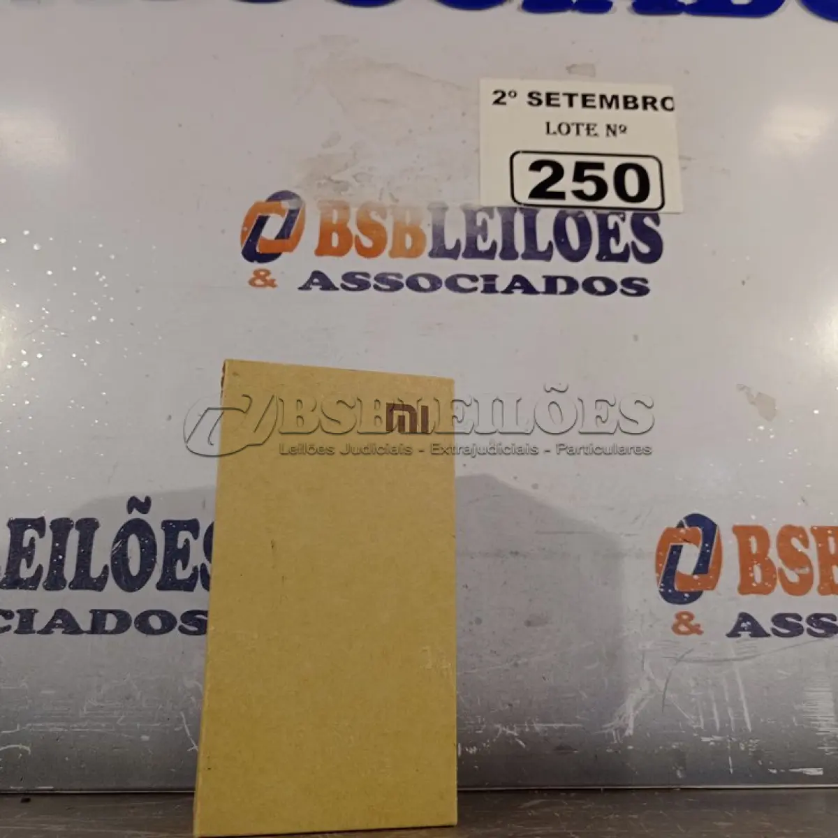LOTE 250 - 01 CELULAR REDMI. (NO ESTADO) ATENÇÃO! FAZER A VISITAÇÃO ANTES DE ARREMATAR, NÃO SABEMOS SE FUNCIONA. LEILÃO NÃO TEM GARANTIA E NEM DEVOLUÇÃO, SUJEITO A POSSÍVEIS AVARIAS VISÍVEIS/OCULTAS E/OU AUSÊNCIA DE COMPONENTES.