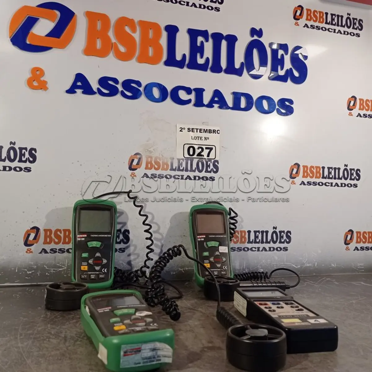 LOTE 027 - 01 MEDIDOR DE LUMINOSIDADE E 03 ANEMÔMETROS. (NO ESTADO) ATENÇÃO! FAZER A VISITAÇÃO ANTES DE ARREMATAR, NÃO SABEMOS SE FUNCIONA. LEILÃO NÃO TEM GARANTIA E NEM DEVOLUÇÃO, SUJEITO A POSSÍVEIS AVARIAS VISÍVEIS/OCULTAS E/OU AUSÊNCIA DE COMPONENTES.