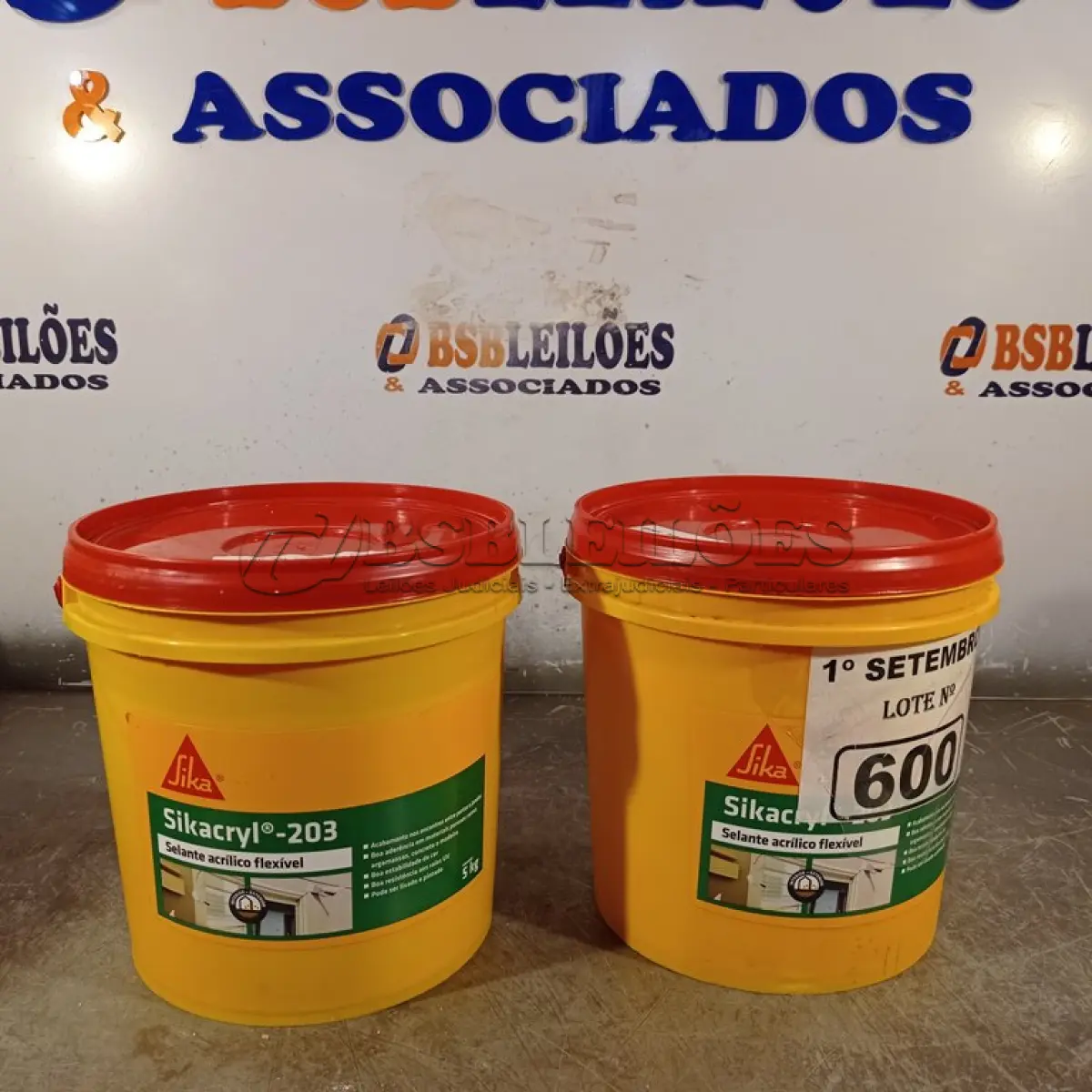 LOTE 600 - 02 BALDES DE SIKACRYL-203, SELANTE ACRÍLICO FLEXÍVEL 5KG. (NO ESTADO) ATENÇÃO! FAZER A VISITAÇÃO ANTES DE ARREMATAR, NÃO SABEMOS SE FUNCIONA. LEILÃO NÃO TEM GARANTIA E NEM DEVOLUÇÃO, SUJEITO A POSSÍVEIS AVARIAS VISÍVEIS/OCULTAS E/OU AUSÊNCIA DE COMPONENTES.