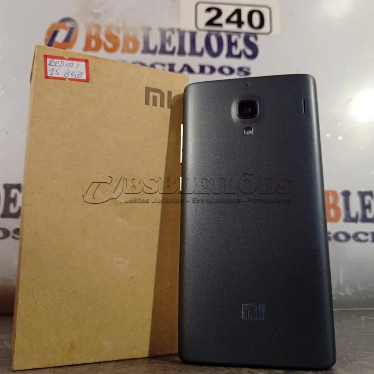 LOTE 240 - 01 CELULAR REDMI. (NO ESTADO) ATENÇÃO! FAZER A VISITAÇÃO ANTES DE ARREMATAR, NÃO SABEMOS SE FUNCIONA. LEILÃO NÃO TEM GARANTIA E NEM DEVOLUÇÃO, SUJEITO A POSSÍVEIS AVARIAS VISÍVEIS/OCULTAS E/OU AUSÊNCIA DE COMPONENTES.
