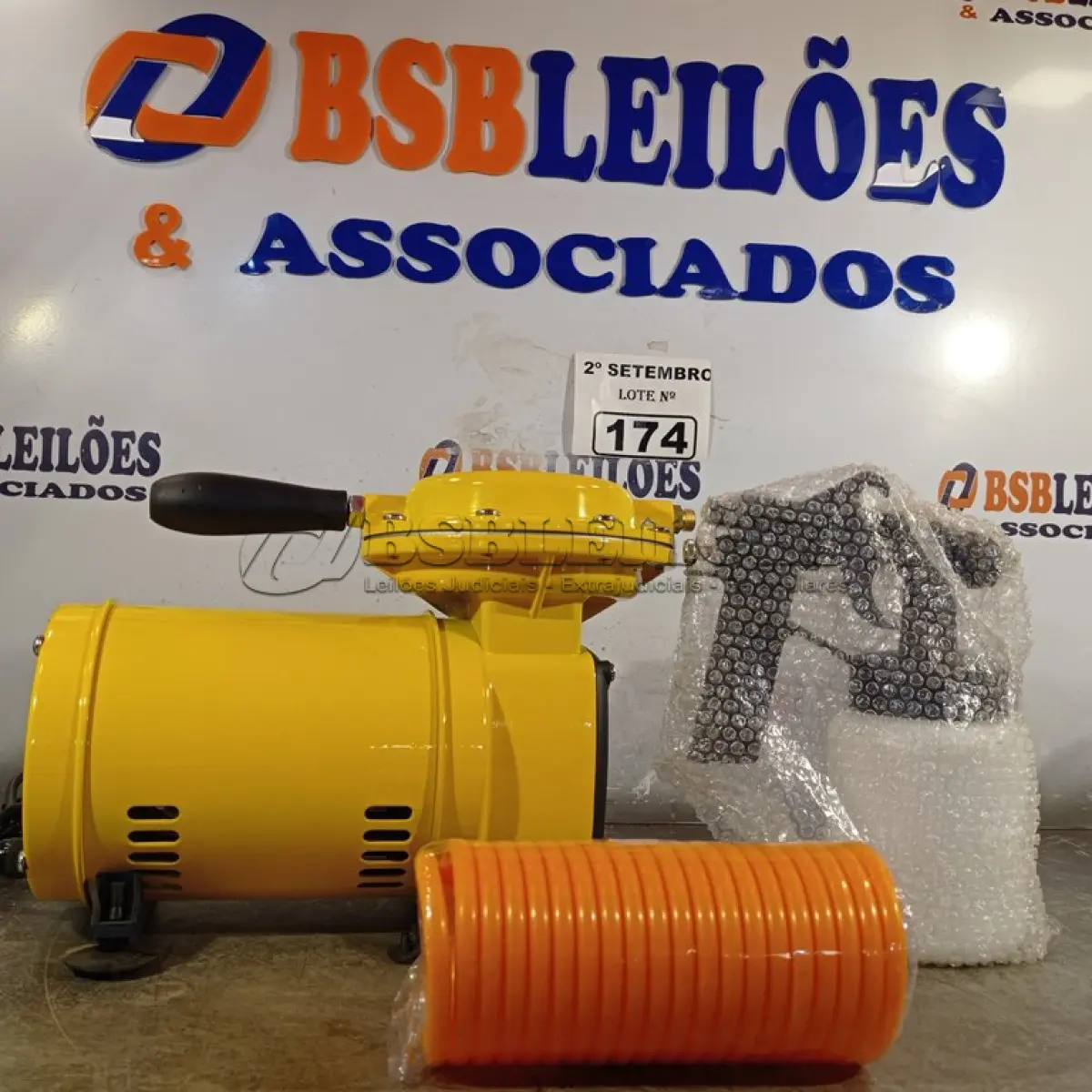 LOTE 174 - 01 COMPRESSOR DE AR DIRETO WP JET PRESSURE PRESS G3 COM PISTOLA PARA PINTURA.  (NOVO) (NO ESTADO) ATENÇÃO! FAZER A VISITAÇÃO ANTES DE ARREMATAR, NÃO SABEMOS SE FUNCIONA. LEILÃO NÃO TEM GARANTIA E NEM DEVOLUÇÃO, SUJEITO A POSSÍVEIS AVARIAS VISÍVEIS/OCULTAS E/OU AUSÊNCIA DE COMPONENTES.
